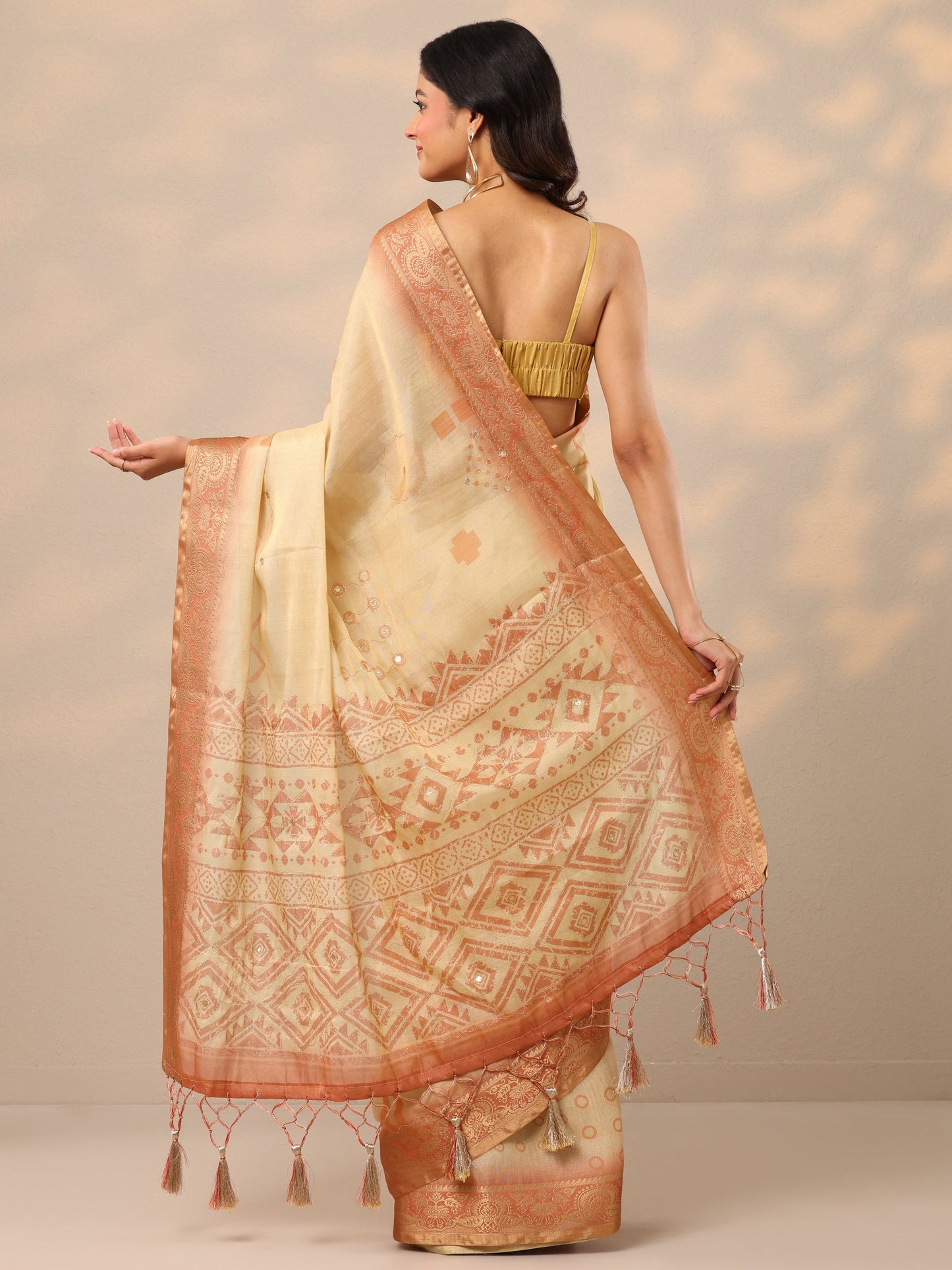 Cream Printed Silk Blend Sarees With Unstitched Blouse Piece