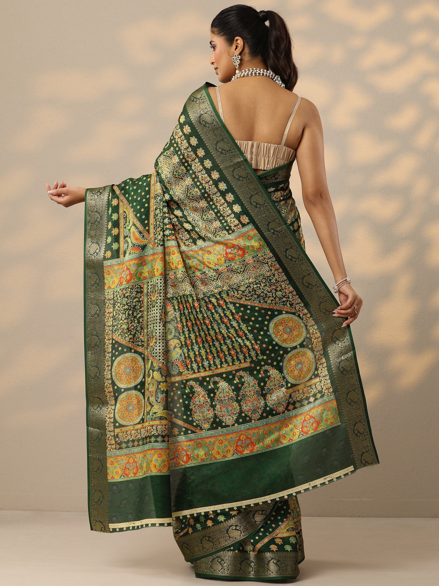 Green Printed Silk Blend Saree With Unstitched Blouse Piece