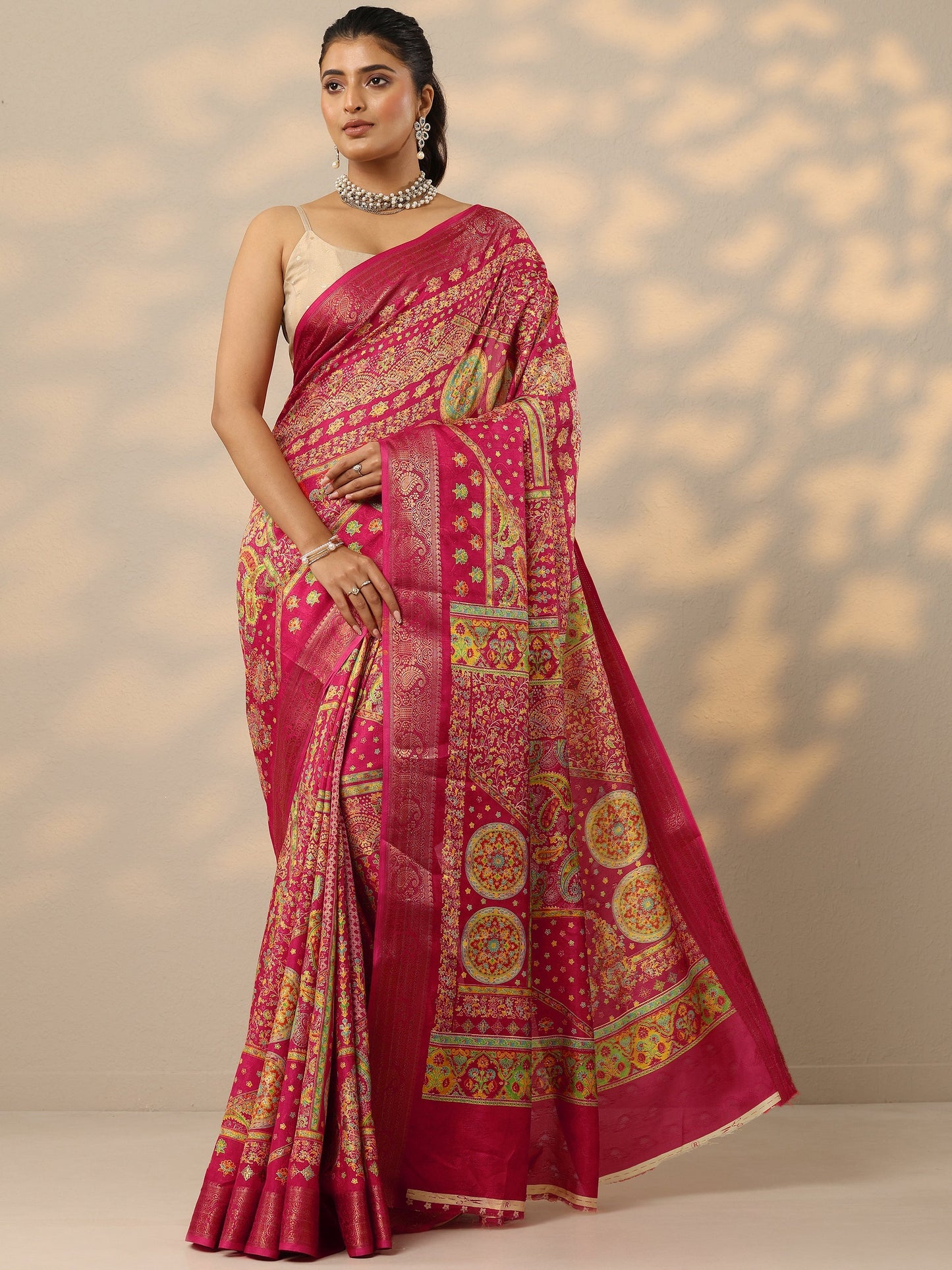 Pink Printed Silk Blend Saree With Unstitched Blouse Piece