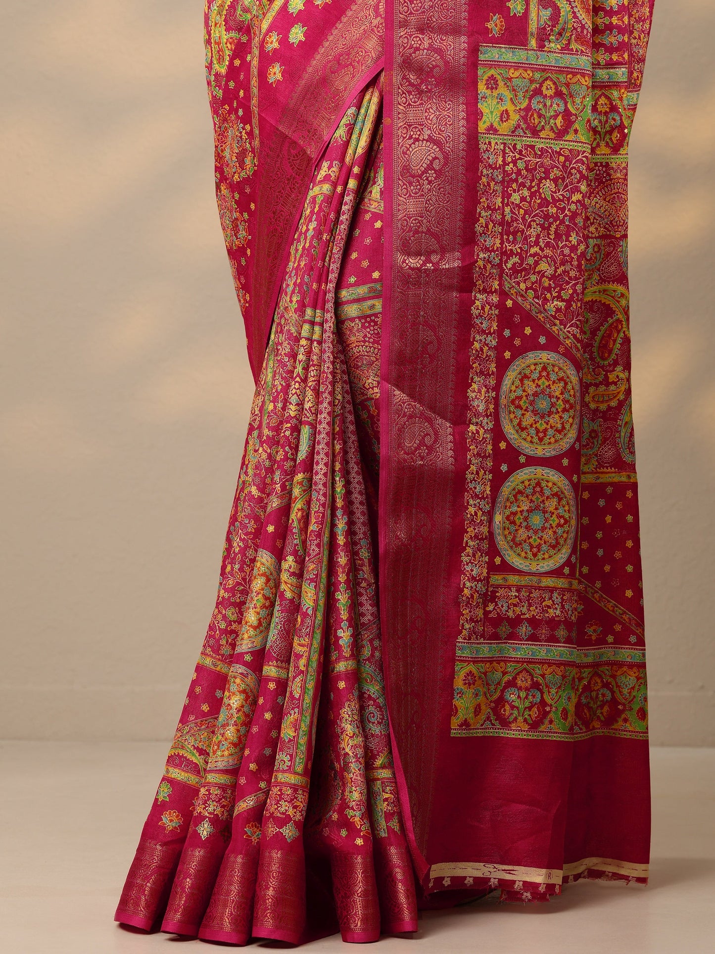 Pink Printed Silk Blend Saree With Unstitched Blouse Piece