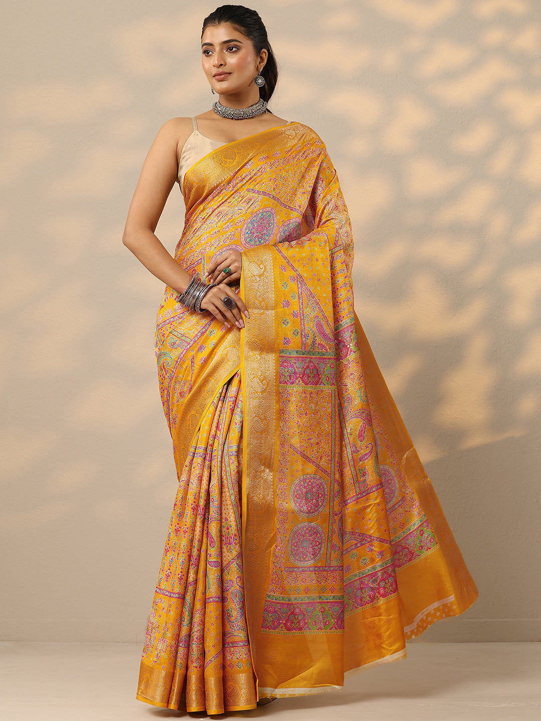 Mustard Printed Silk Blend Saree With Unstitched Blouse Piece