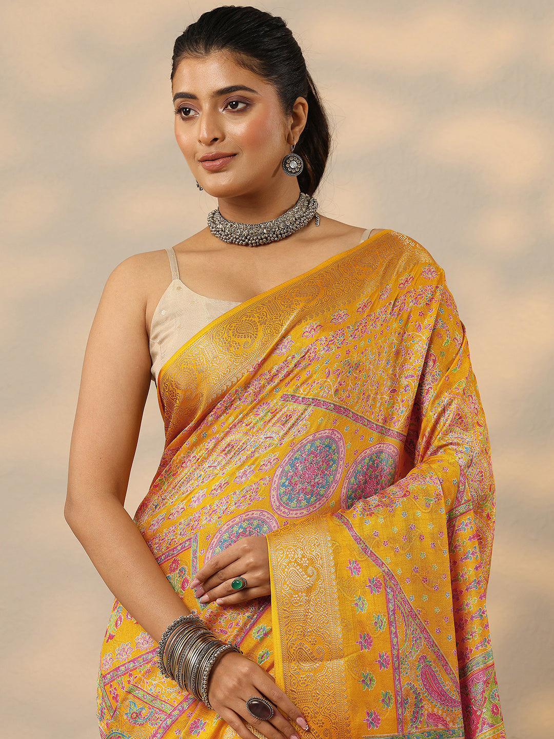 Mustard Printed Silk Blend Saree With Unstitched Blouse Piece