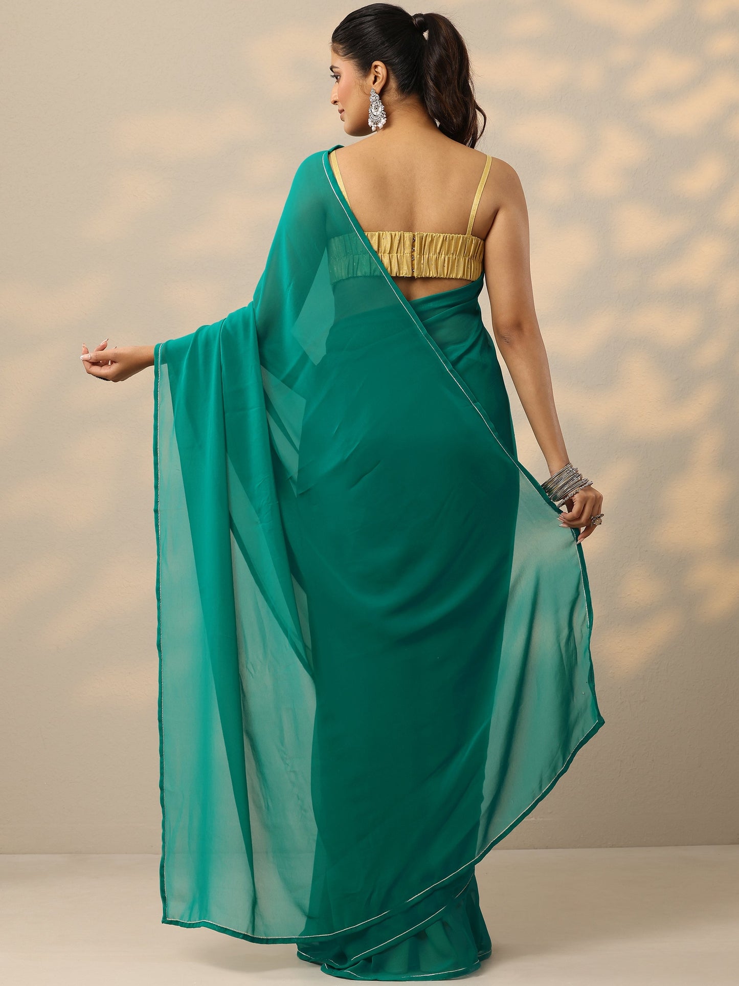 Green Solid Georgette Saree With Unstitched Blouse Piece