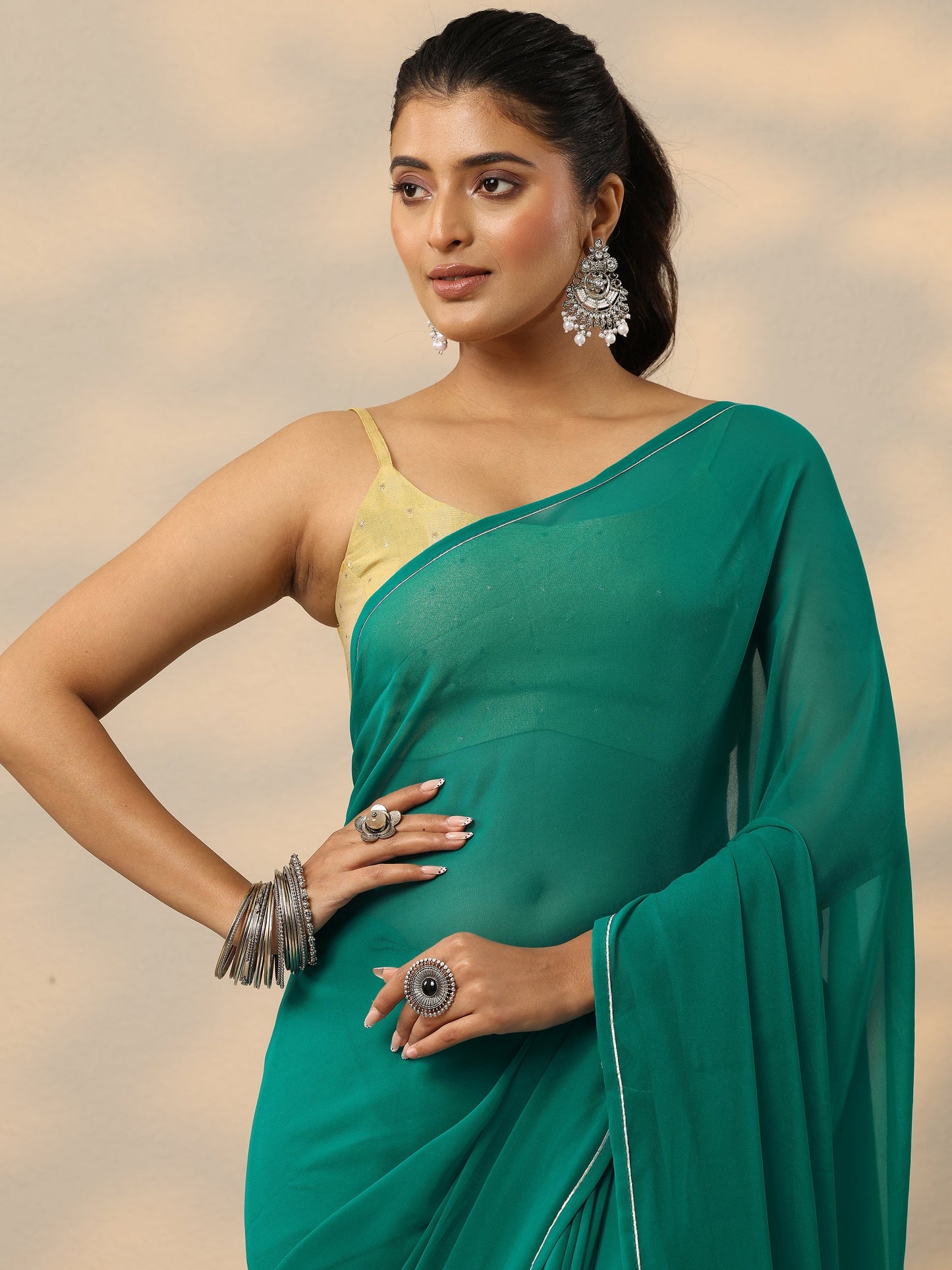 Green Solid Georgette Saree With Unstitched Blouse Piece