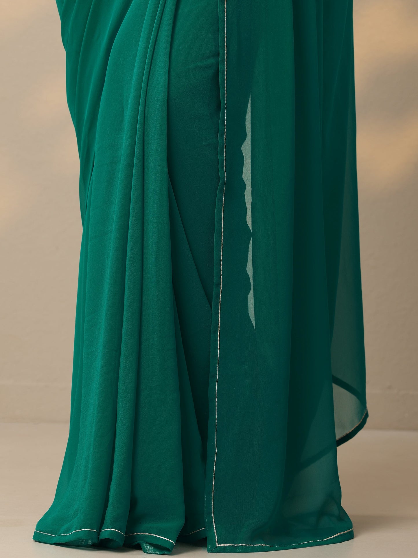 Green Solid Georgette Saree With Unstitched Blouse Piece