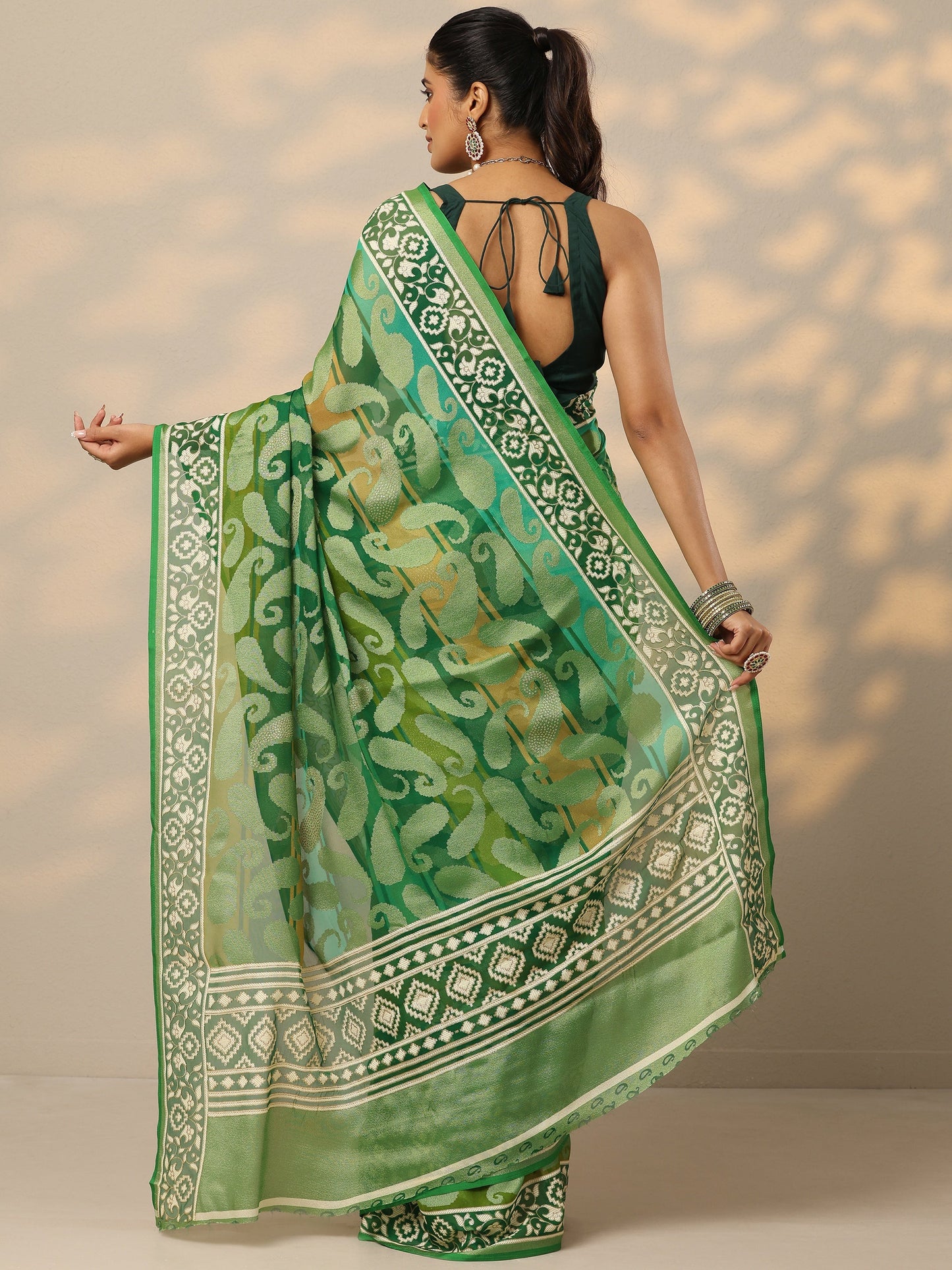 Green Printed Georgette Saree With Unstitched Blouse Piece