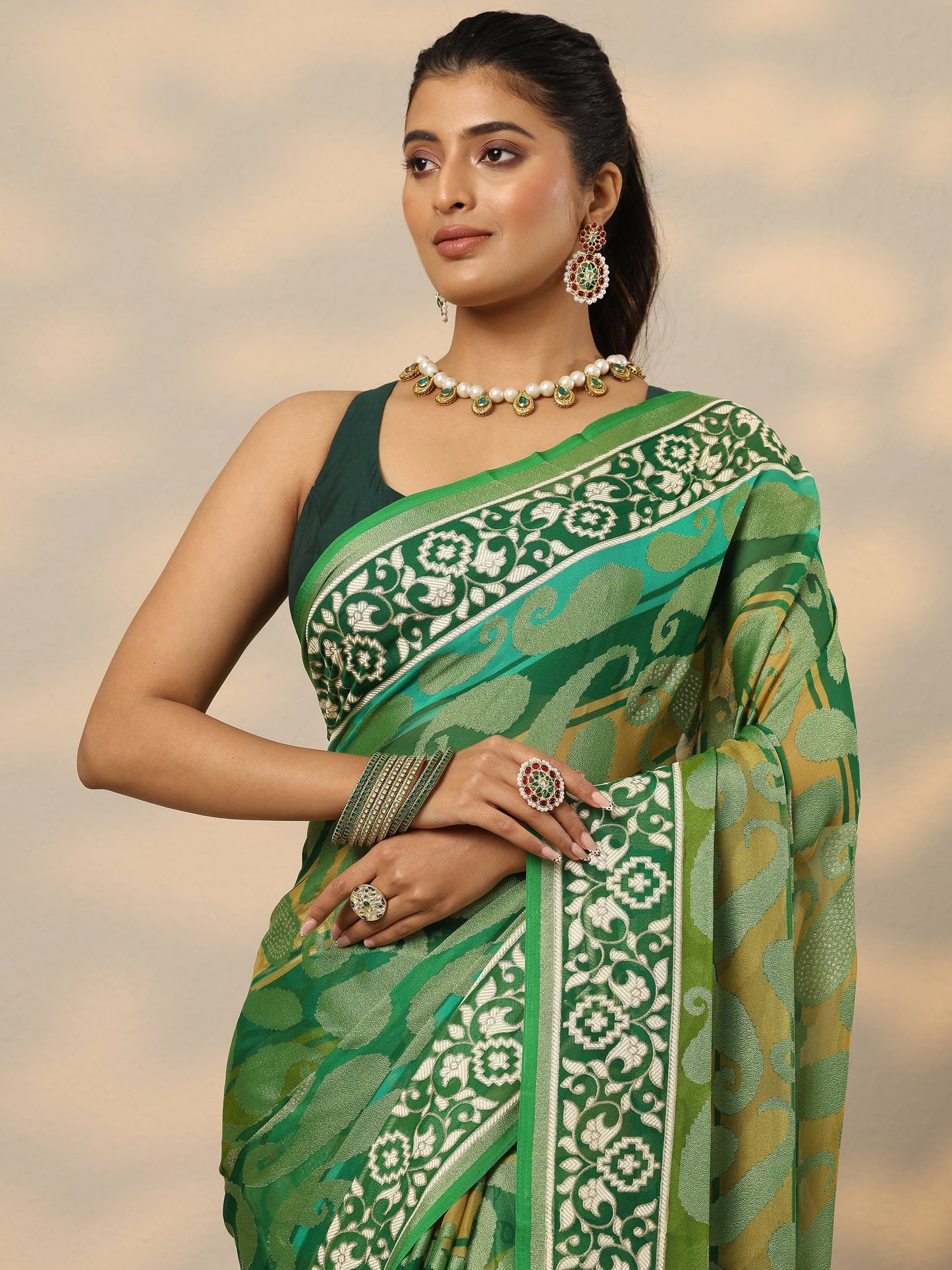 Green Printed Georgette Saree With Unstitched Blouse Piece