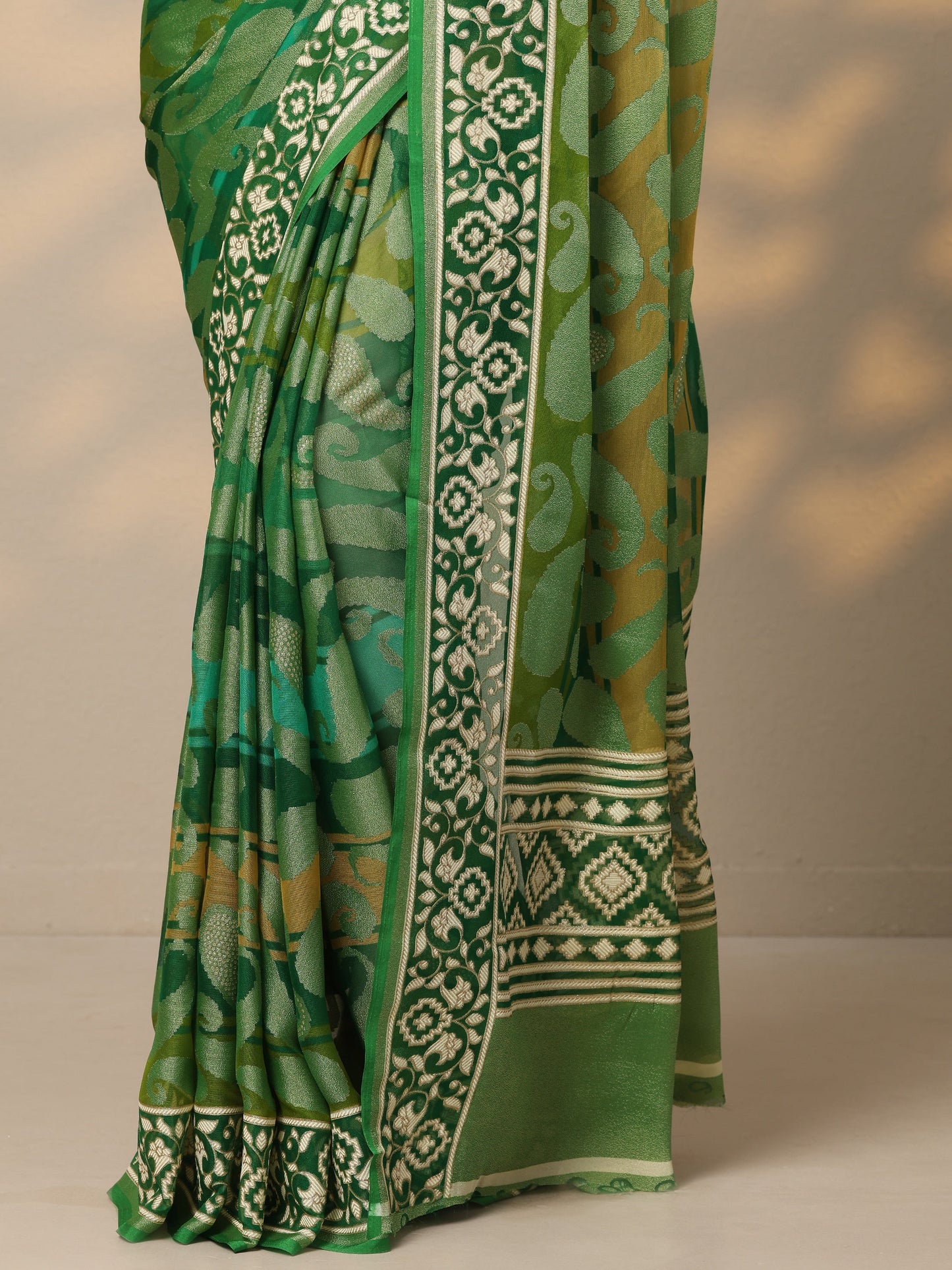 Green Printed Georgette Saree With Unstitched Blouse Piece