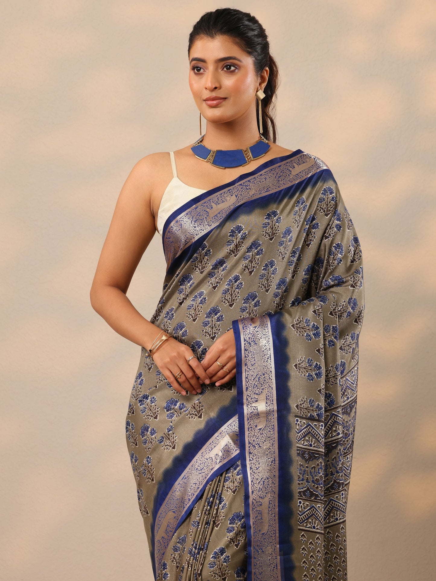 Grey Printed Silk Blend Sarees With Unstitched Blouse Piece