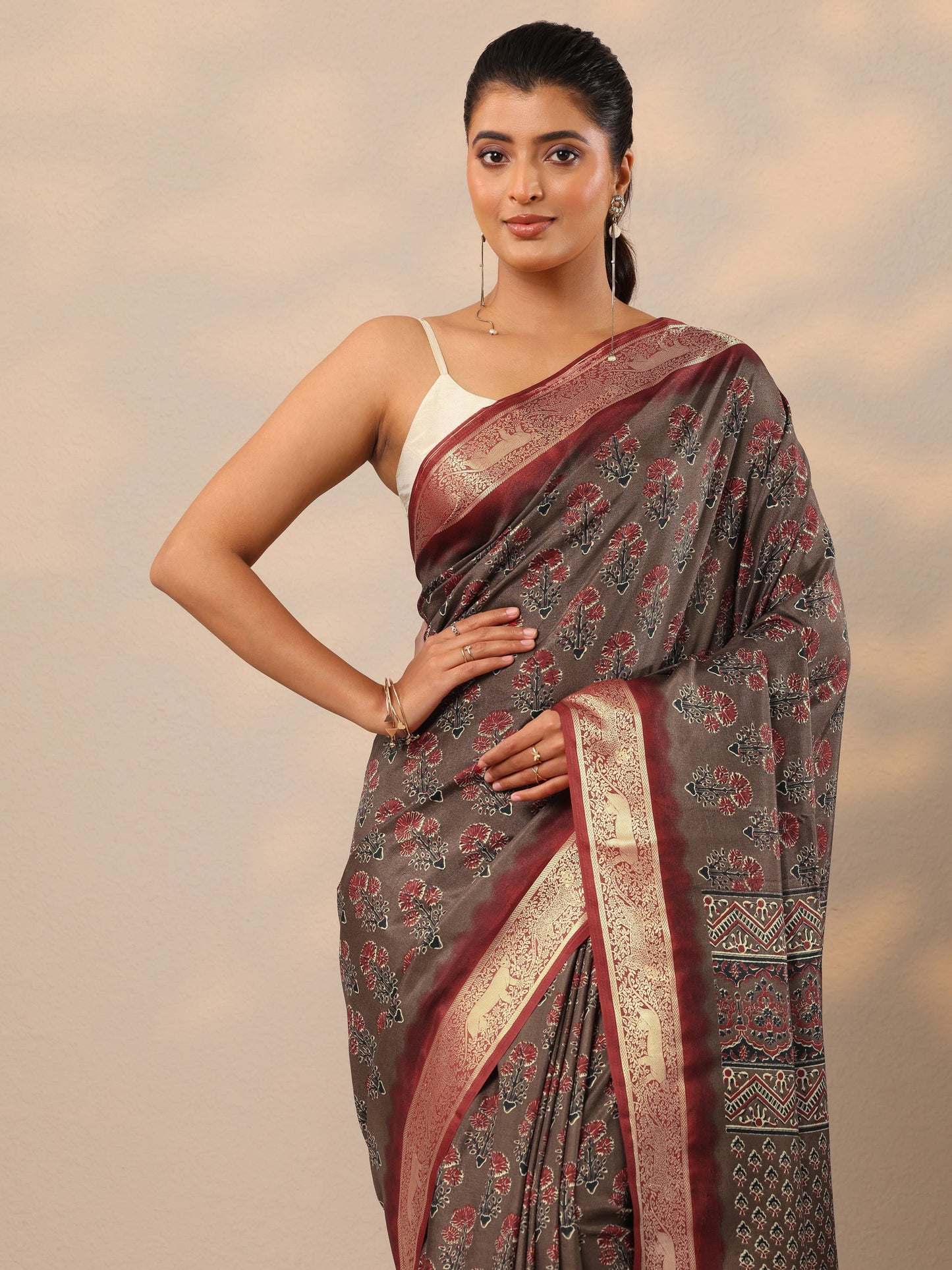 Grey Printed Silk Blend Sarees With Unstitched Blouse Piece