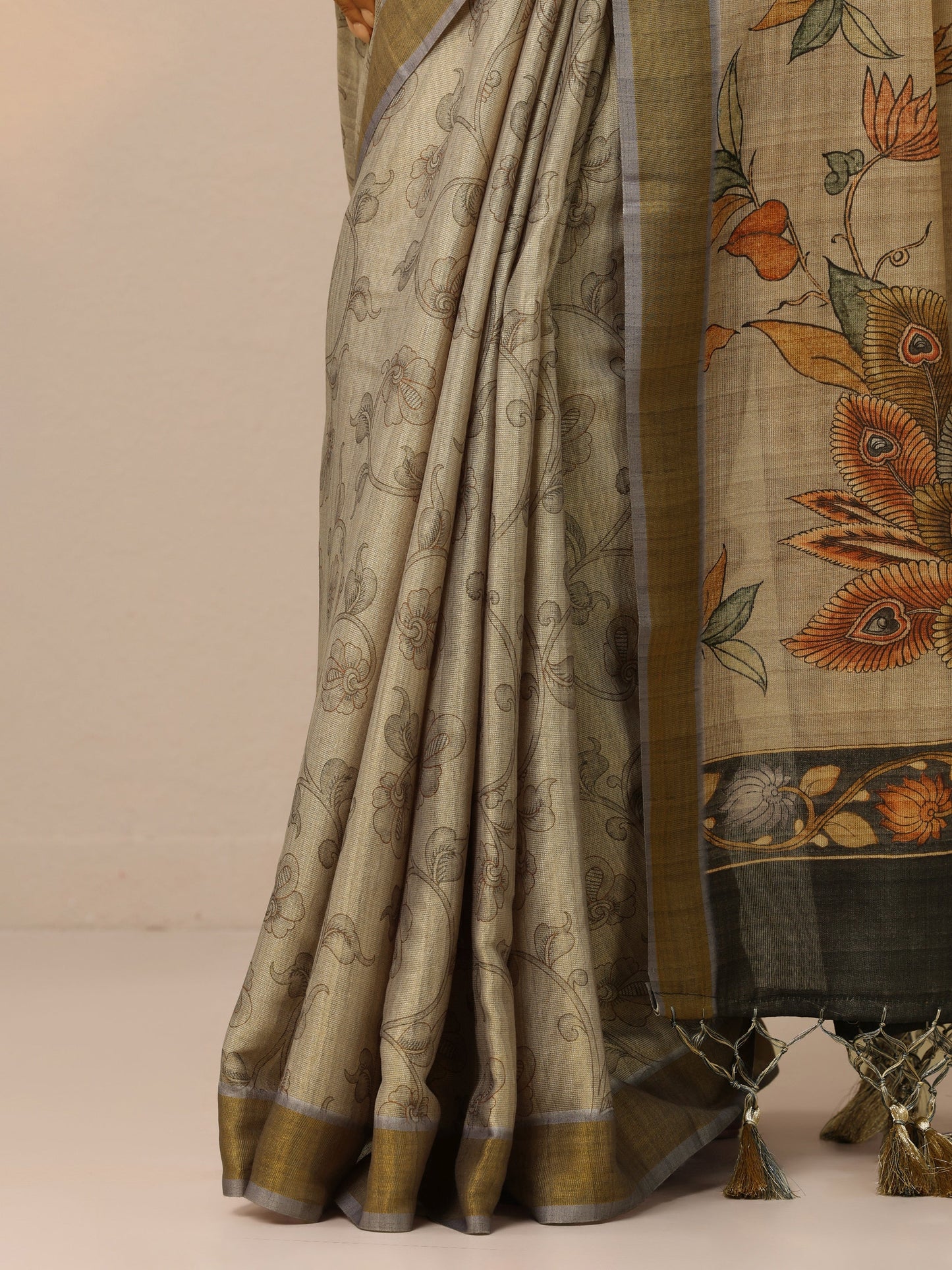 Grey Printed Silk Blend Sarees With Unstitched Blouse Piece