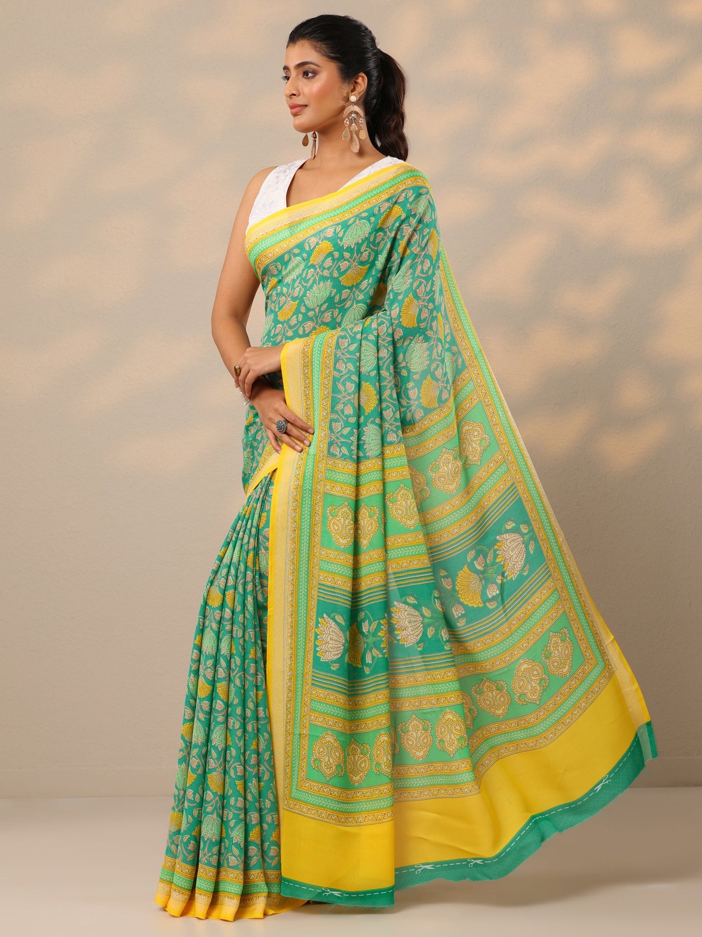 Green Printed Georgette Sarees With Unstitched Blouse Piece