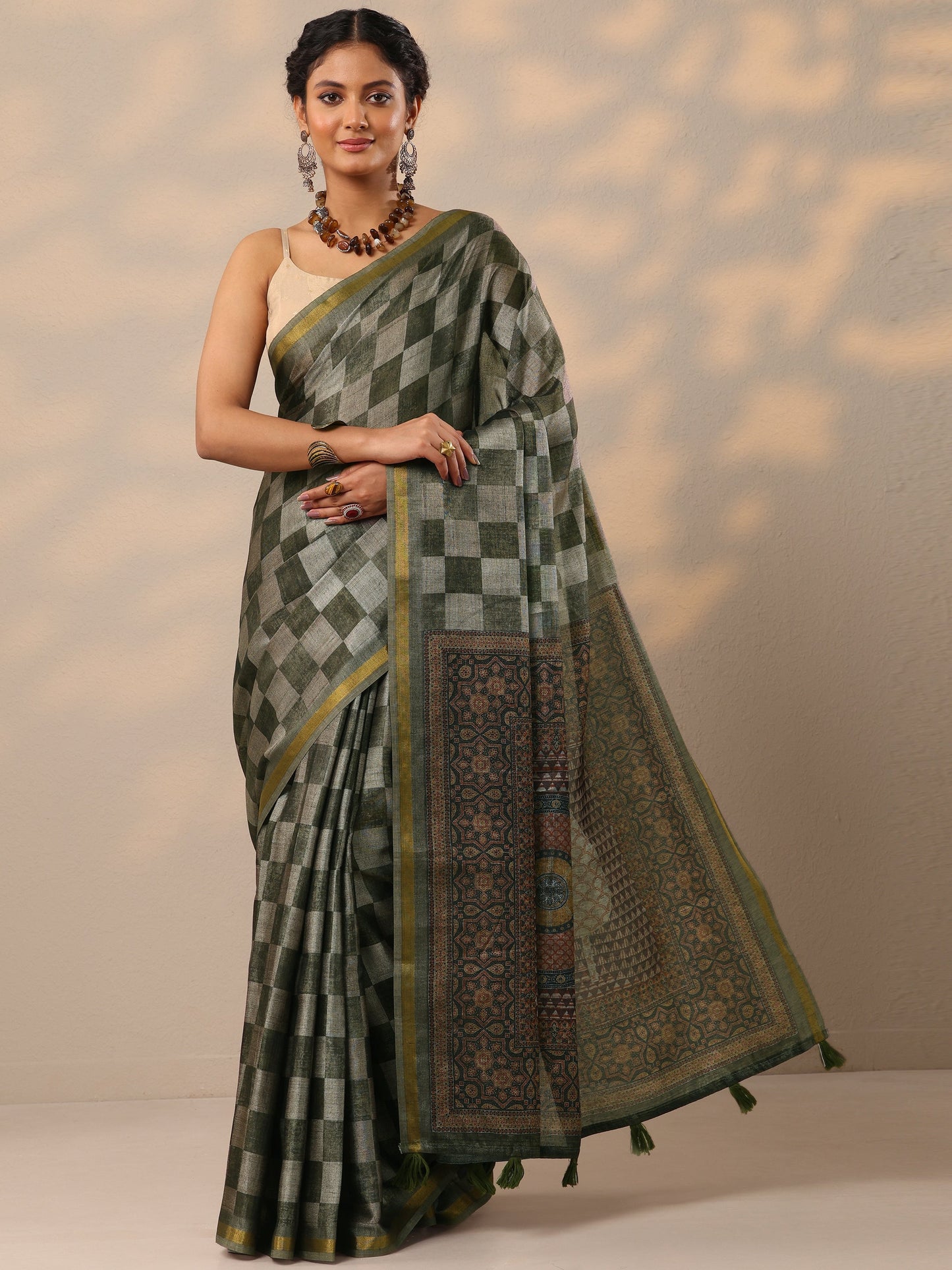 Green Printed Cotton Blend Saree With Unstitched Blouse Piece