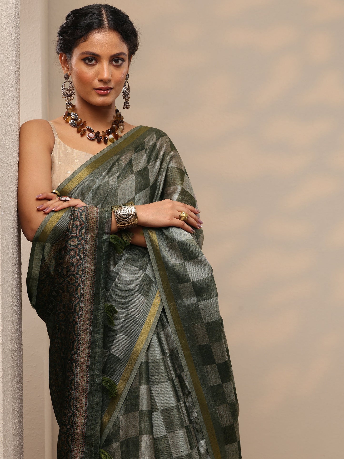 Green Printed Cotton Blend Saree With Unstitched Blouse Piece