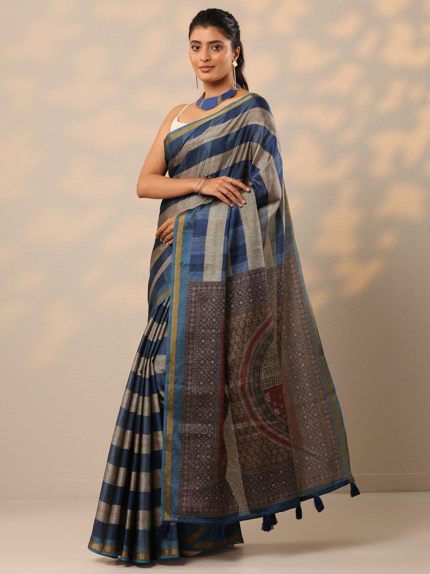 Wine Printed Cotton Blend Sarees With Unstitched Blouse Piece