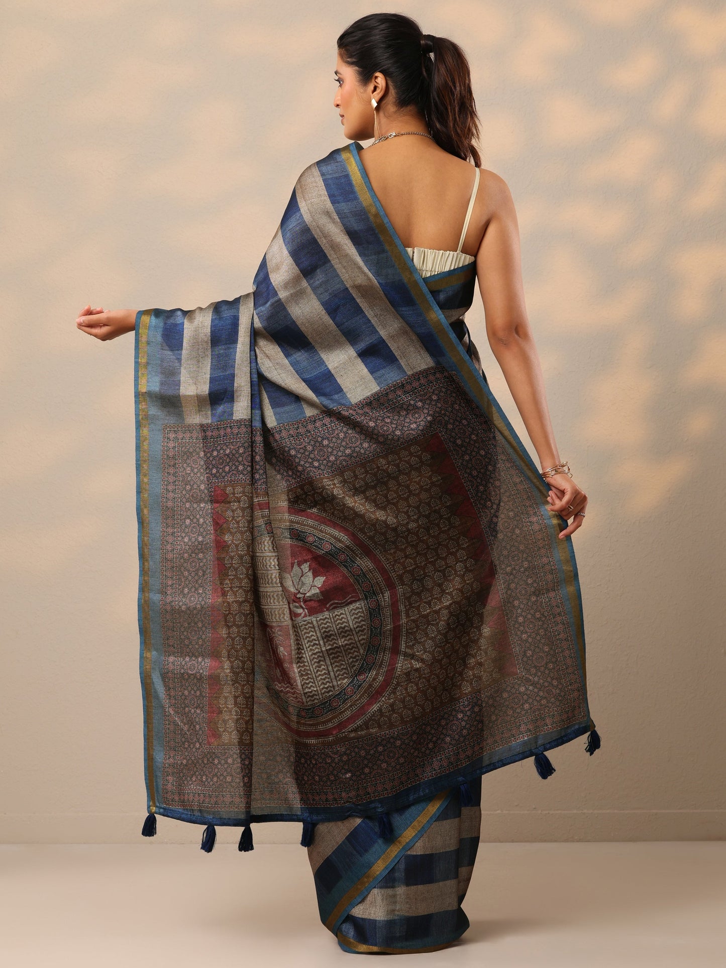 Wine Printed Cotton Blend Sarees With Unstitched Blouse Piece