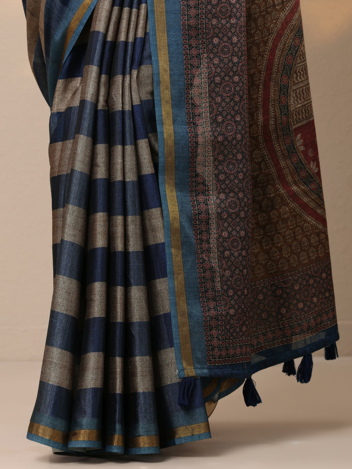 Wine Printed Cotton Blend Sarees With Unstitched Blouse Piece