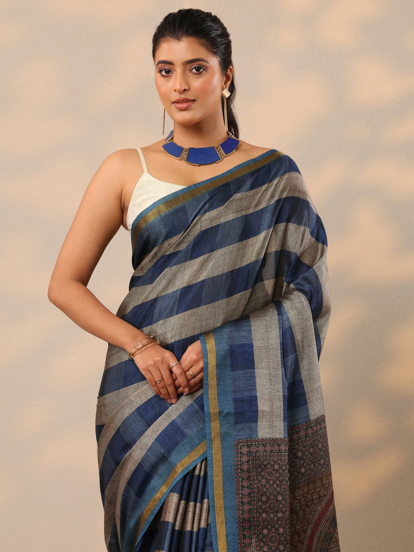 Wine Printed Cotton Blend Sarees With Unstitched Blouse Piece