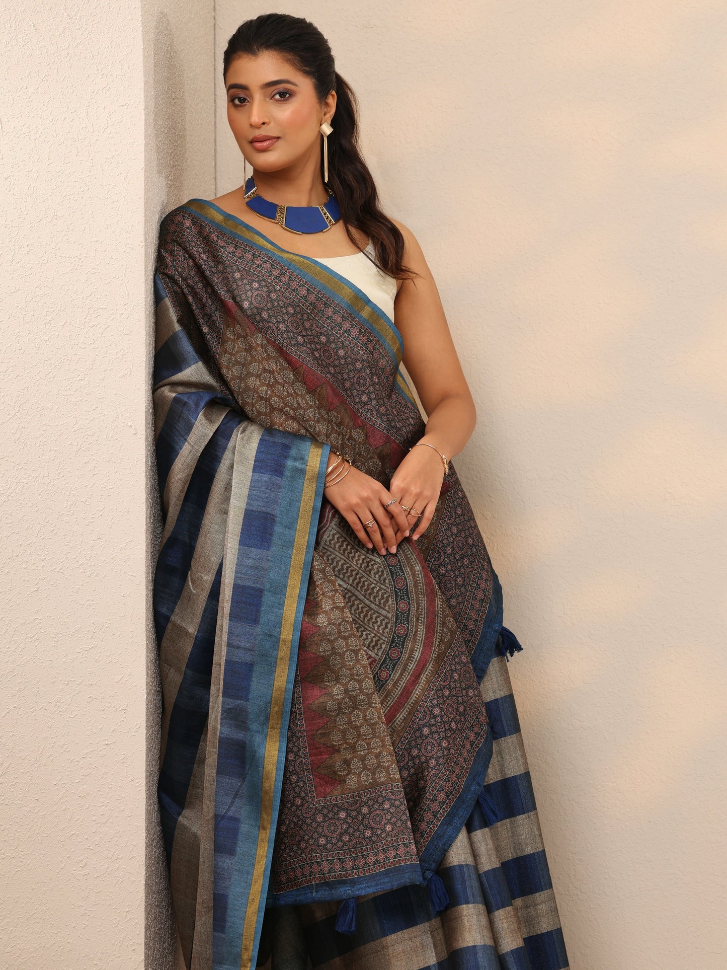 Wine Printed Cotton Blend Sarees With Unstitched Blouse Piece