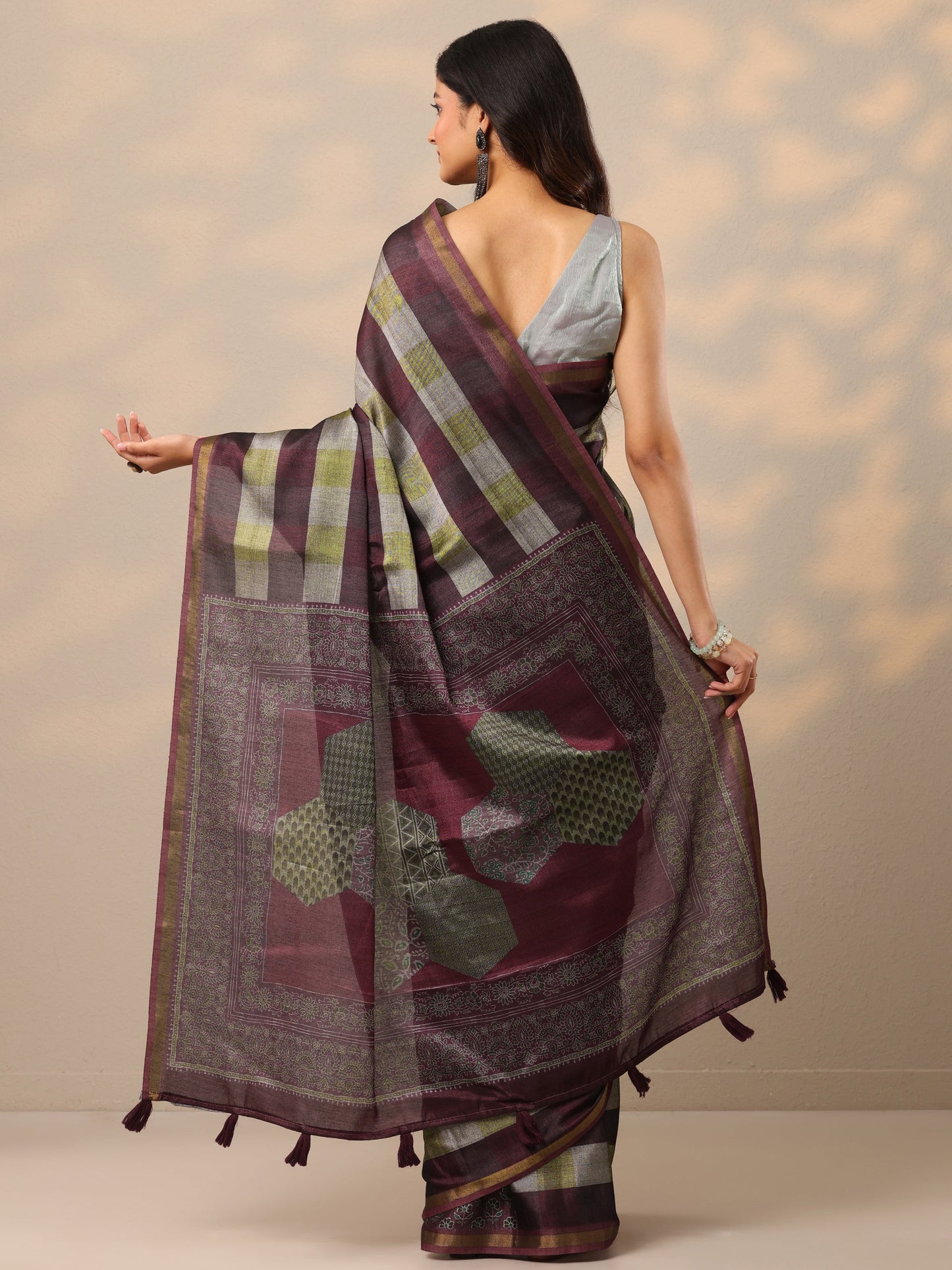 Maroon Printed Cotton Blend Sarees With Unstitched Blouse Piece