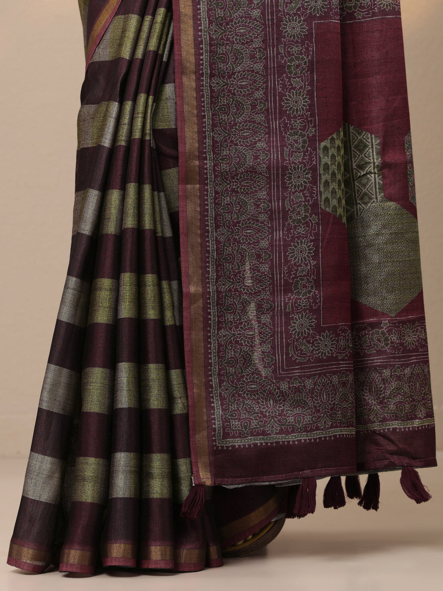 Maroon Printed Cotton Blend Sarees With Unstitched Blouse Piece