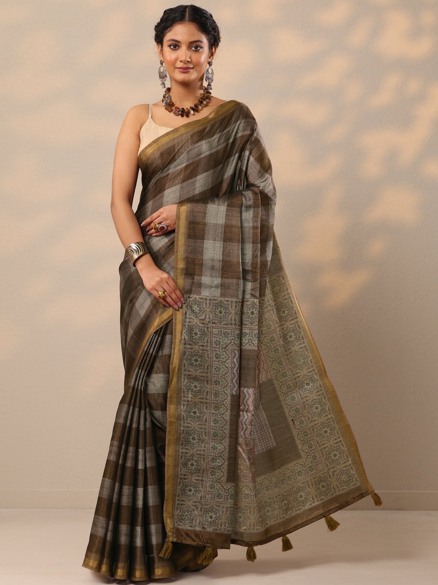 Olive Printed cotton blend Saree With Unstitched Blouse Piece