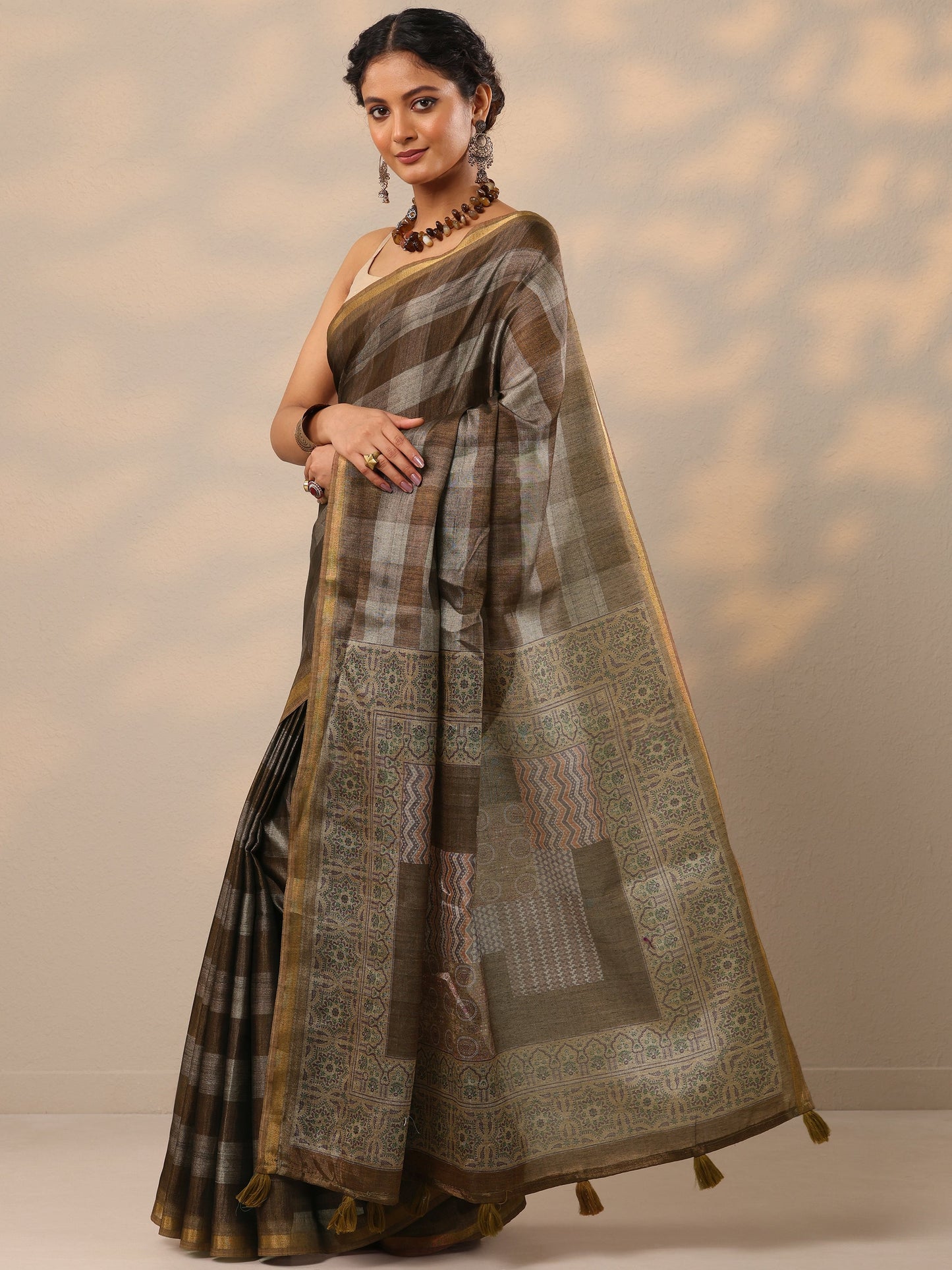 Olive Printed cotton blend Saree With Unstitched Blouse Piece
