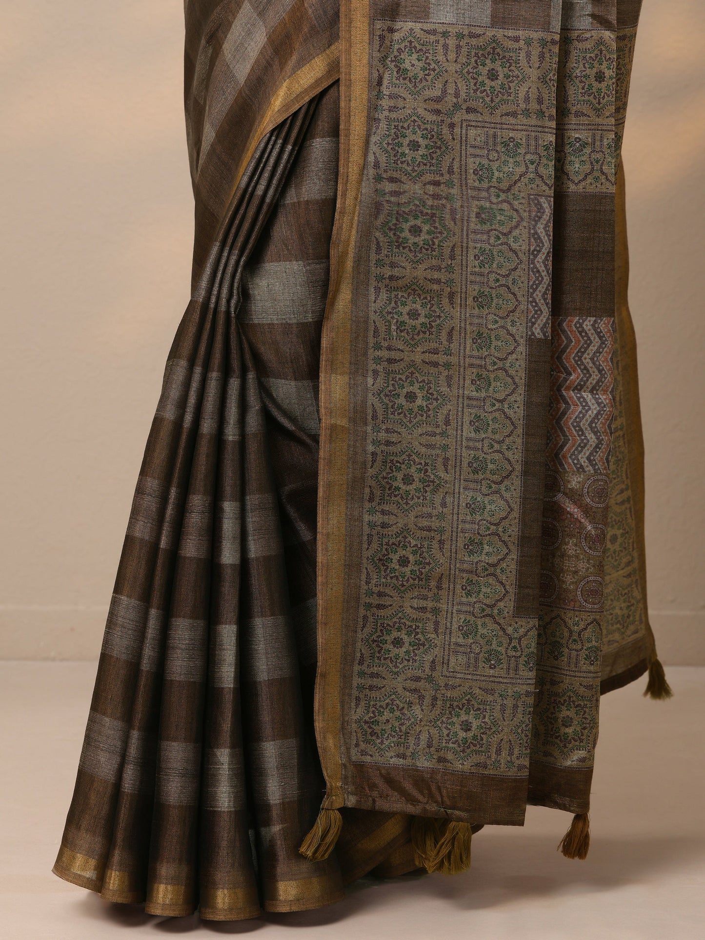 Olive Printed cotton blend Saree With Unstitched Blouse Piece