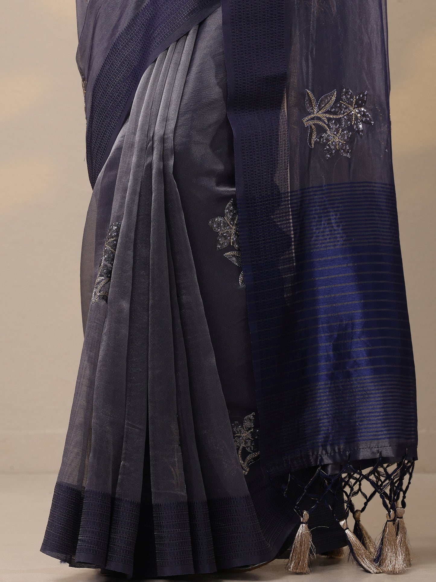 Purple Embellished Organza Sarees With Unstitched Blouse Piece
