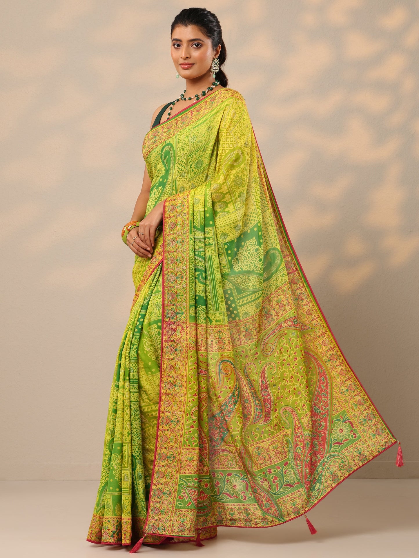 Green Printed Georgette Sarees With Unstitched Blouse Piece