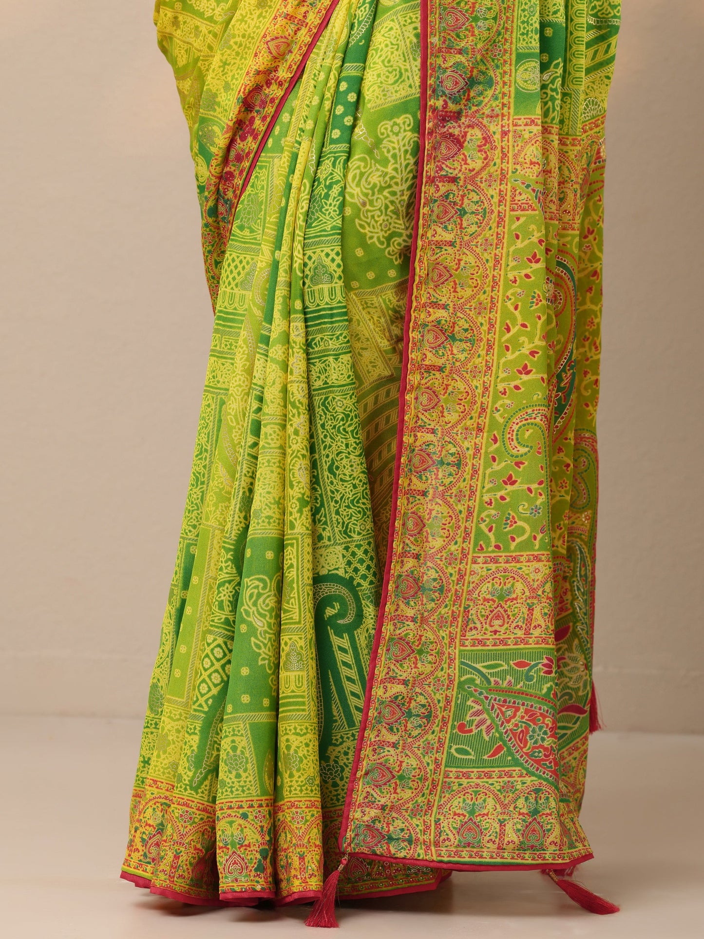 Green Printed Georgette Sarees With Unstitched Blouse Piece