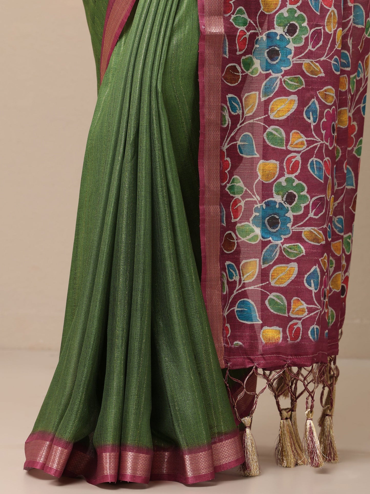 Green Printed Silk Blend Sarees With Unstitched Blouse Piece