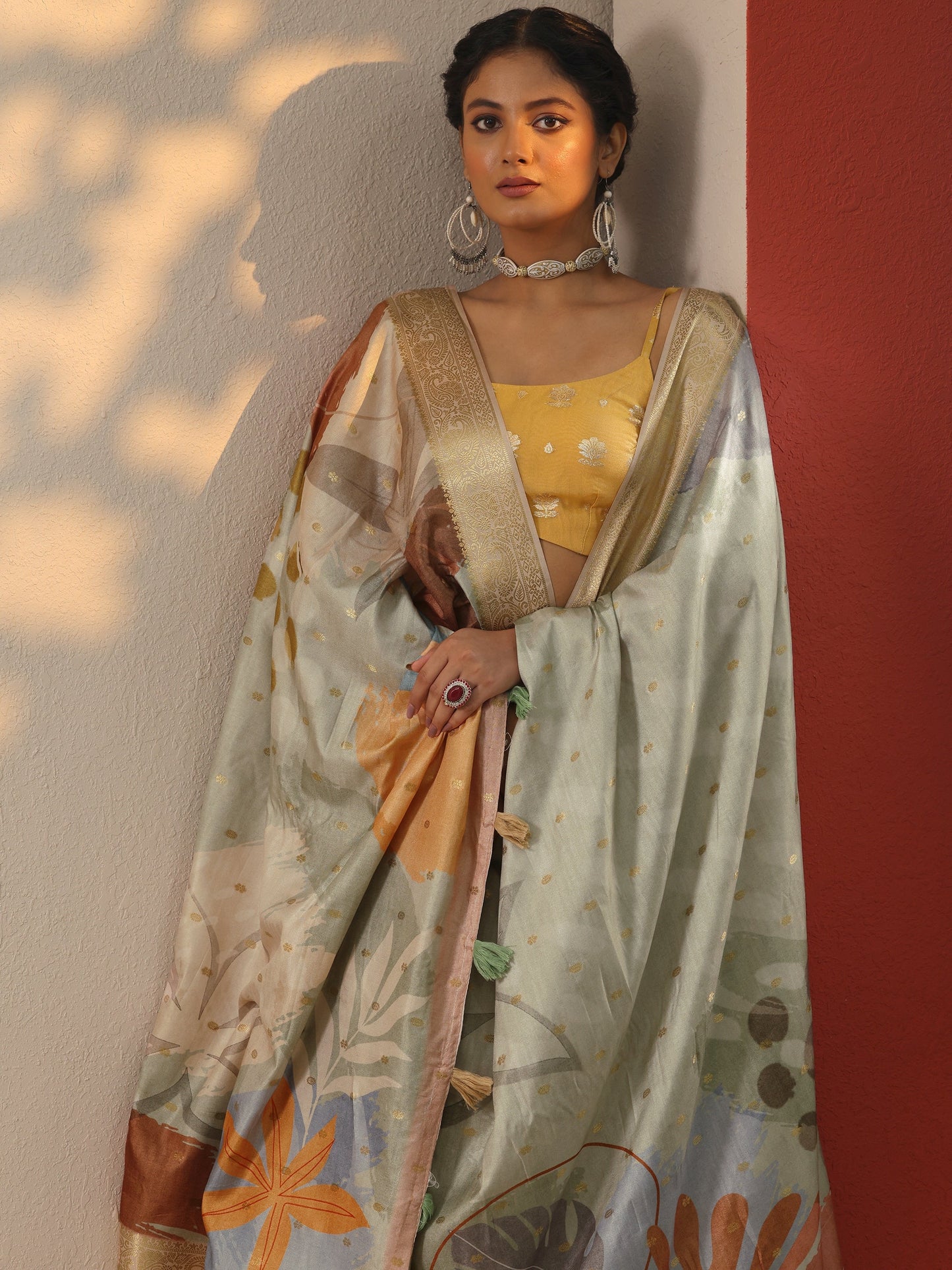 Green Printed Silk blend Saree With Unstitched Blouse Piece