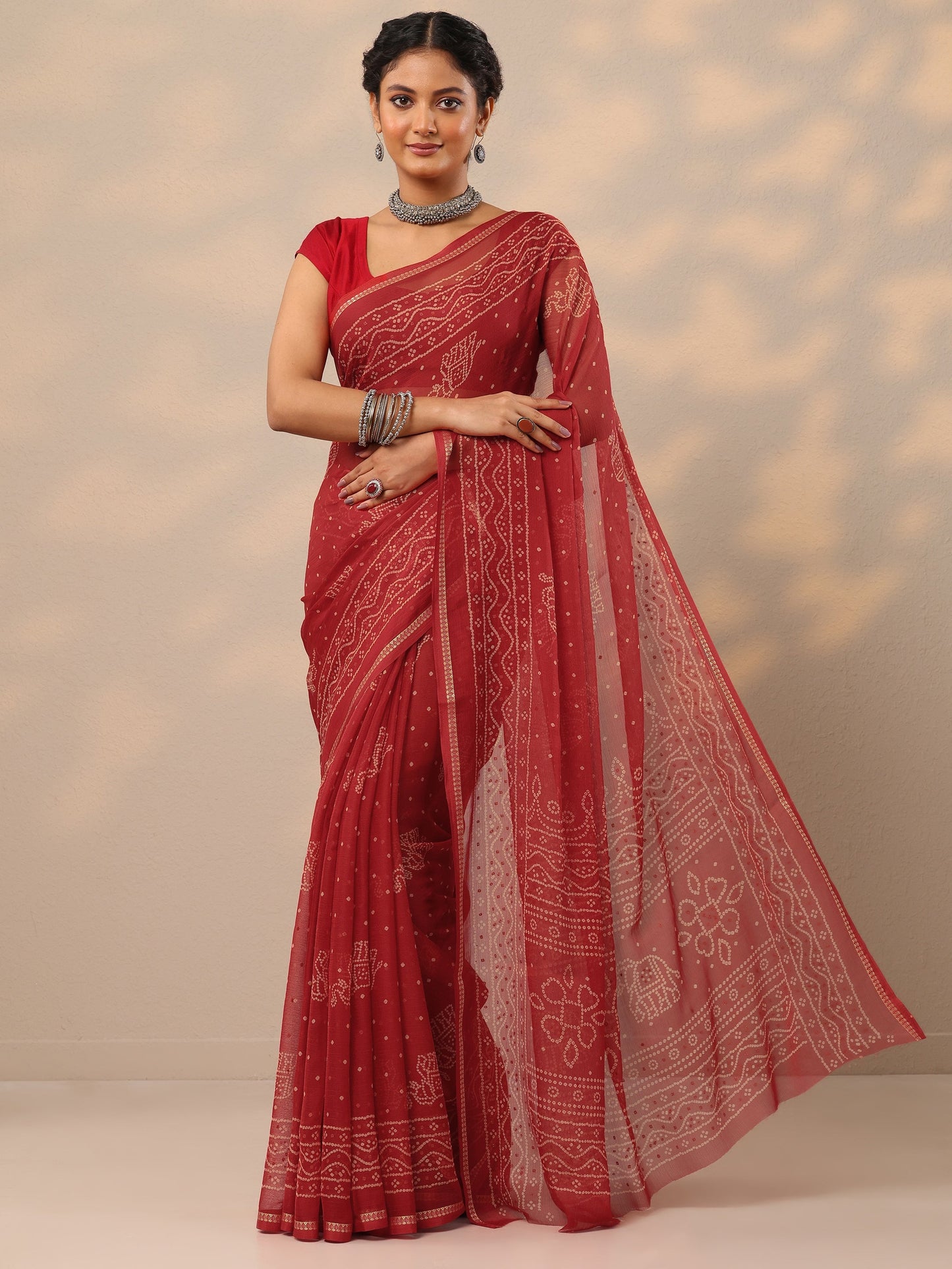 Red Bandhani Printed Chiffon Saree With Unstitched Blouse Piece