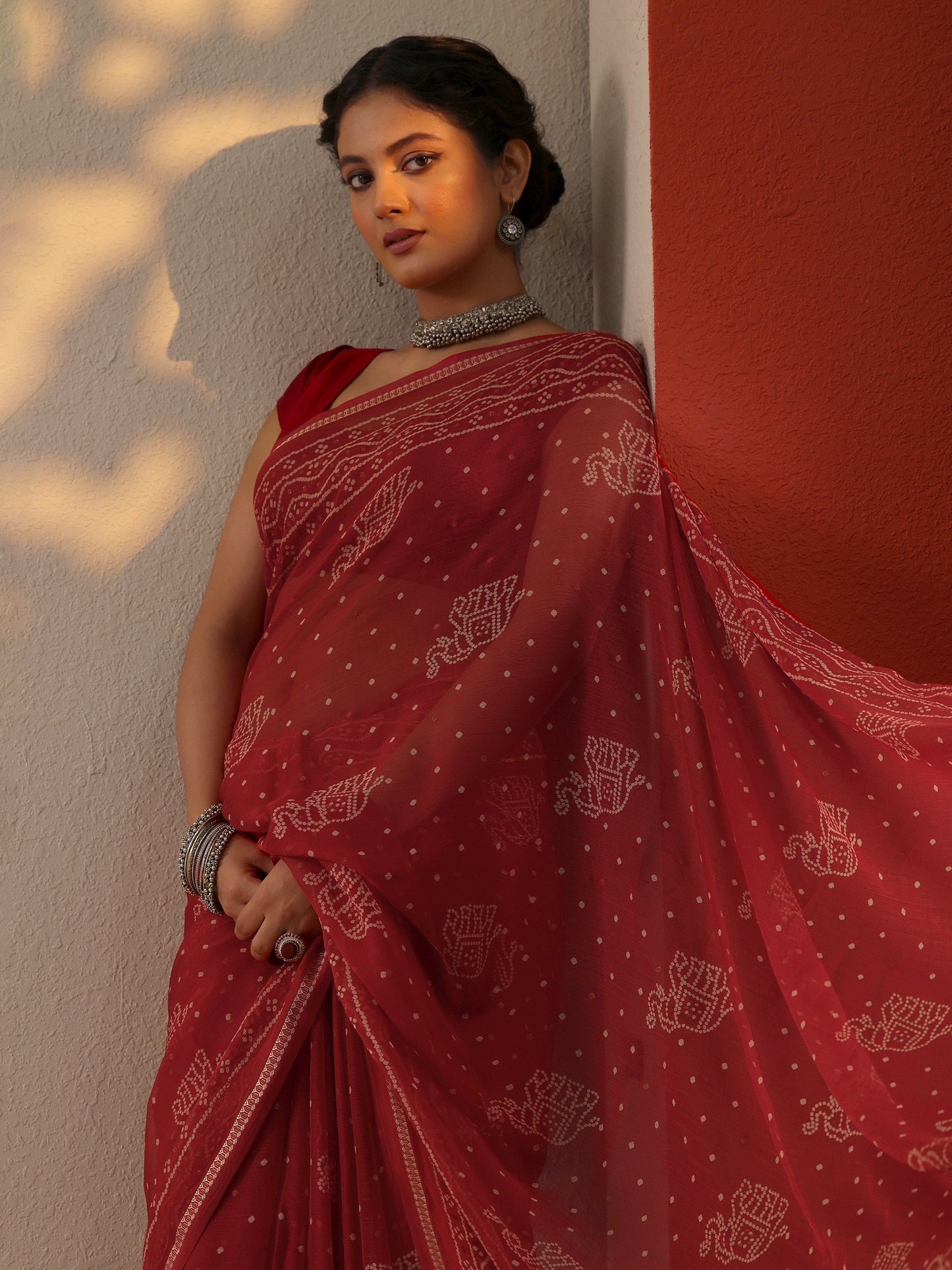 Red Bandhani Printed Chiffon Saree With Unstitched Blouse Piece