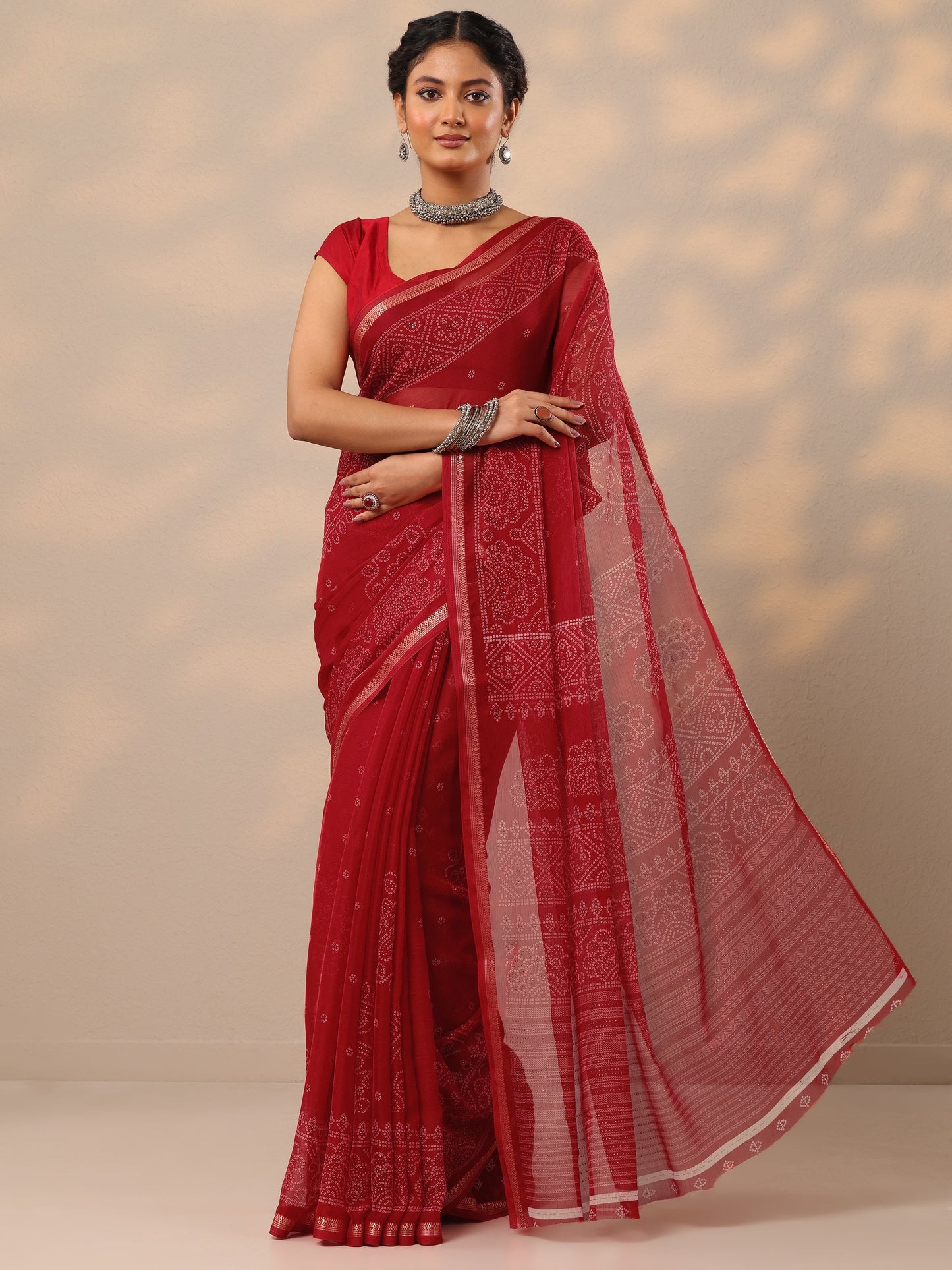 Red Bandhani Printed Chiffon Saree With Unstitched Blouse Piece