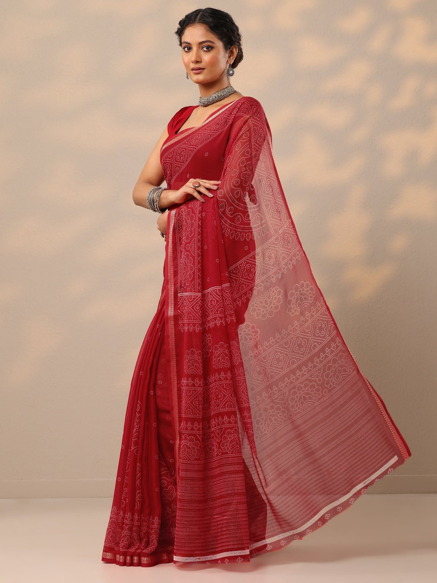 Red Bandhani Printed Chiffon Saree With Unstitched Blouse Piece