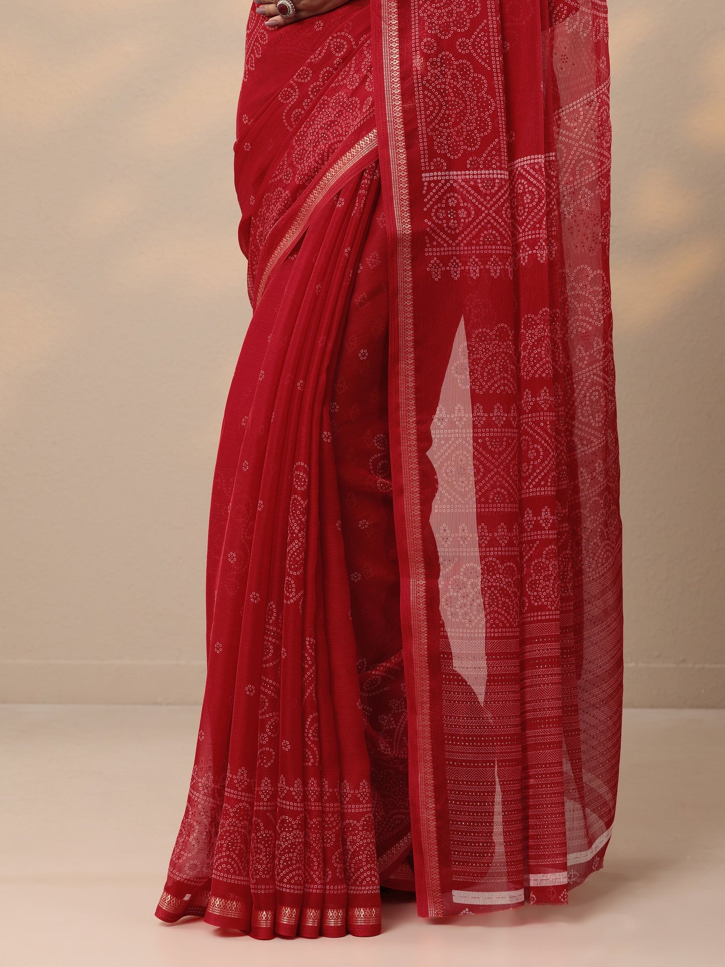 Red Bandhani Printed Chiffon Saree With Unstitched Blouse Piece