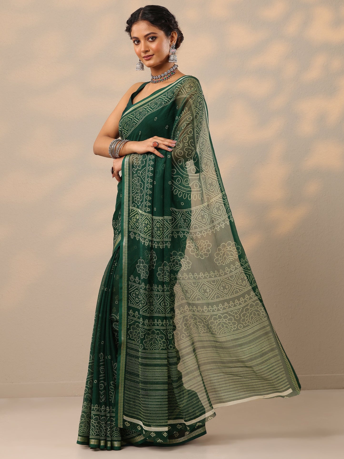 Green Bandhani Printed Chiffon Saree With Unstitched Blouse Piece