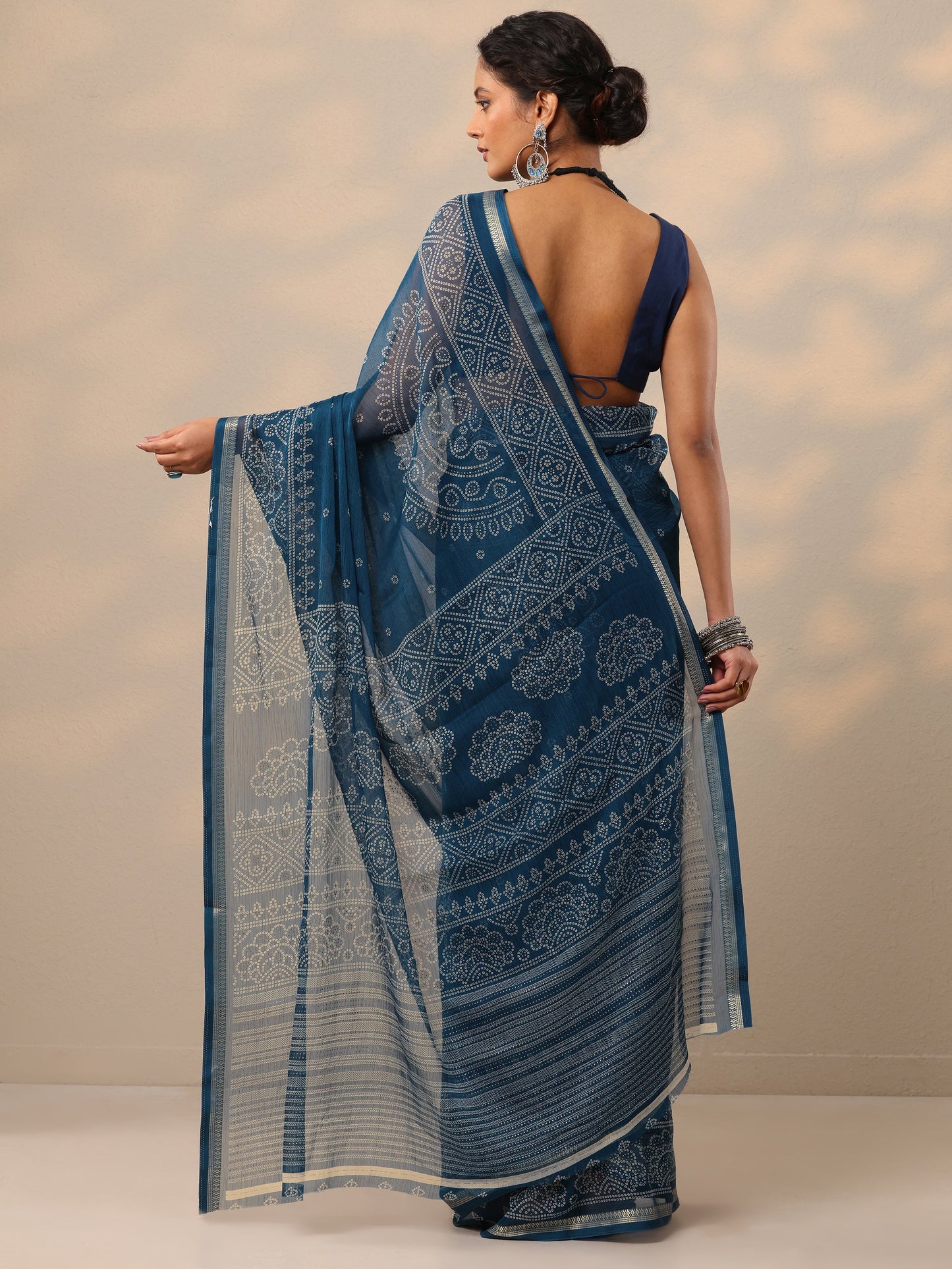 Navy blue Printed Chiffon Saree With Unstitched Blouse Piece
