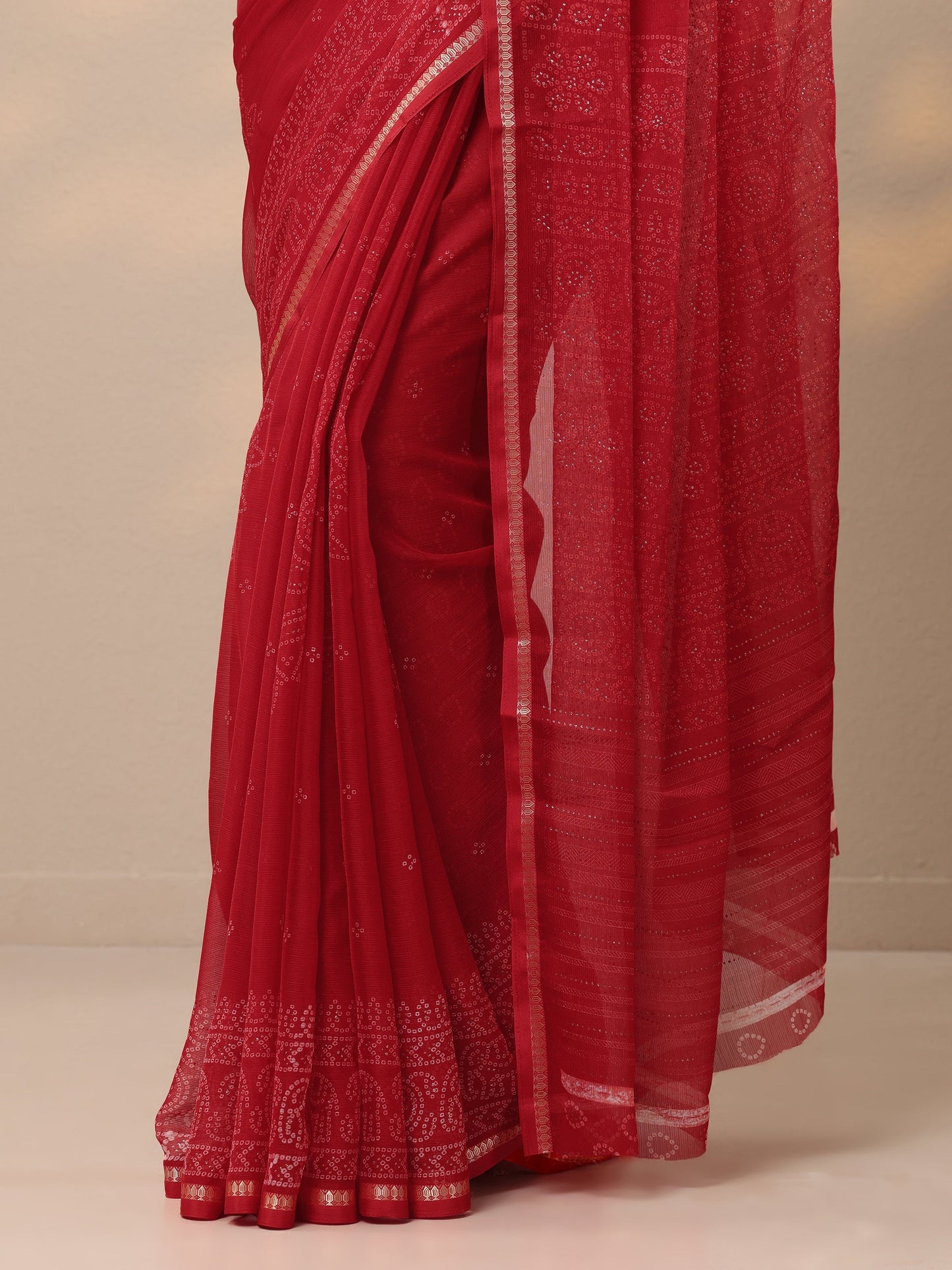 Red Bandhani Printed Chiffon Saree With Unstitched Blouse Piece