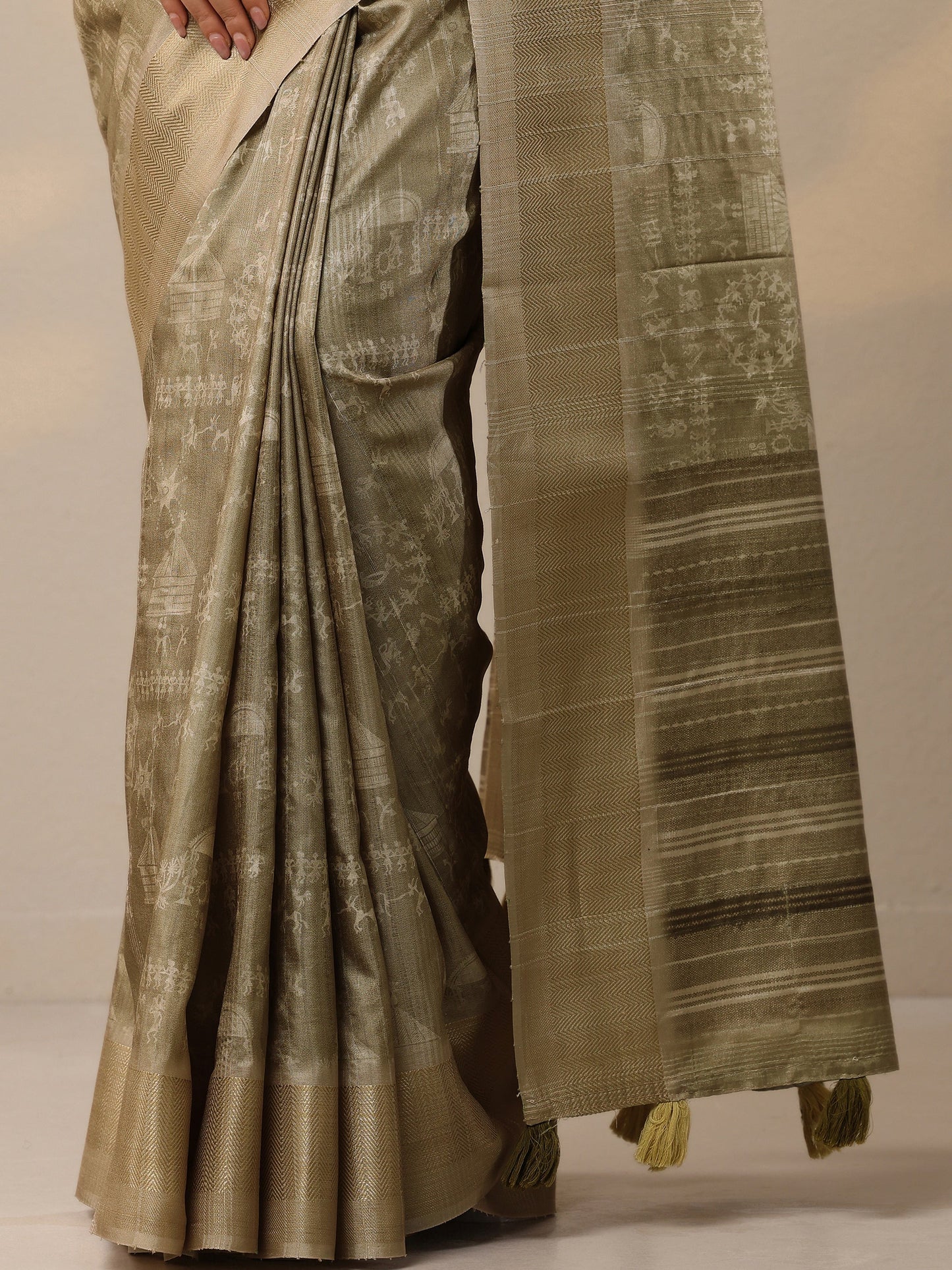 Gold Printed Silk Blend Sarees With Unstitched Blouse Piece