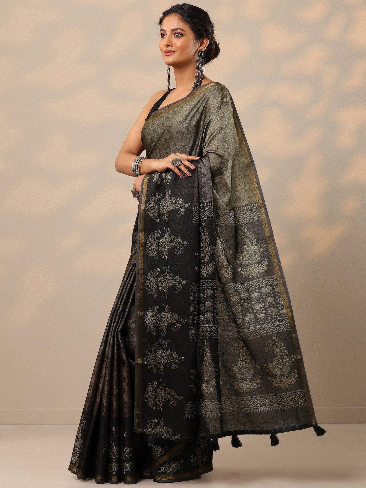 Black Printed cotton blend Saree With Unstitched Blouse Piece