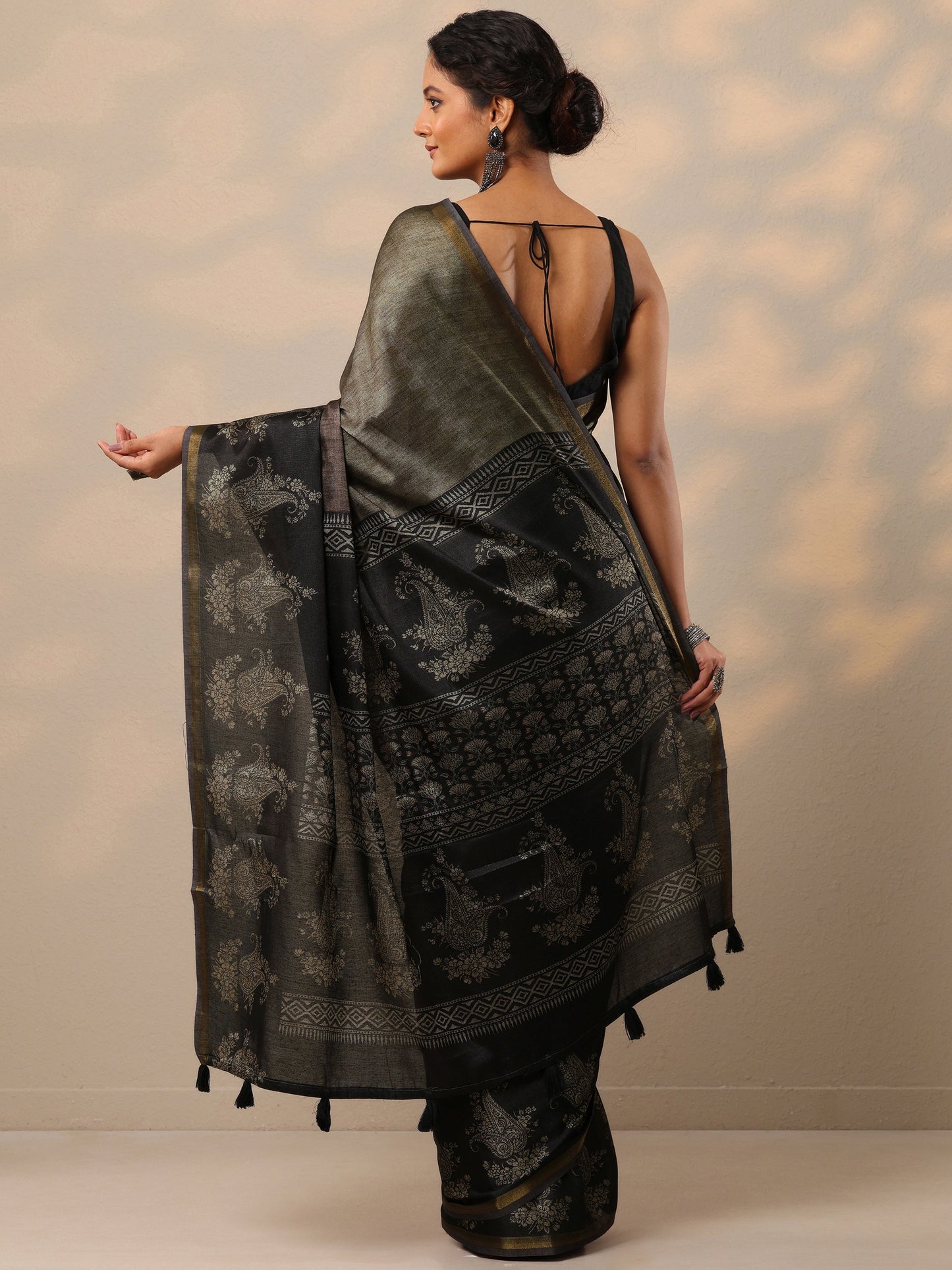 Black Printed cotton blend Saree With Unstitched Blouse Piece