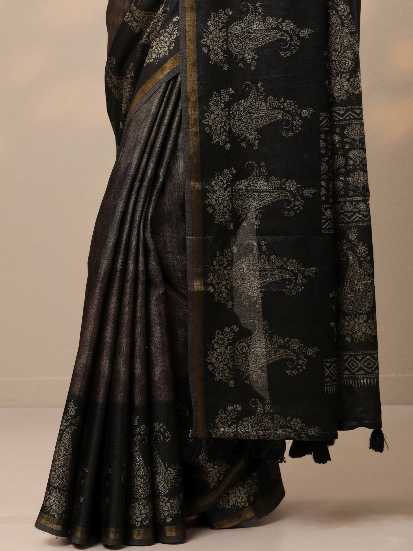 Black Printed cotton blend Saree With Unstitched Blouse Piece