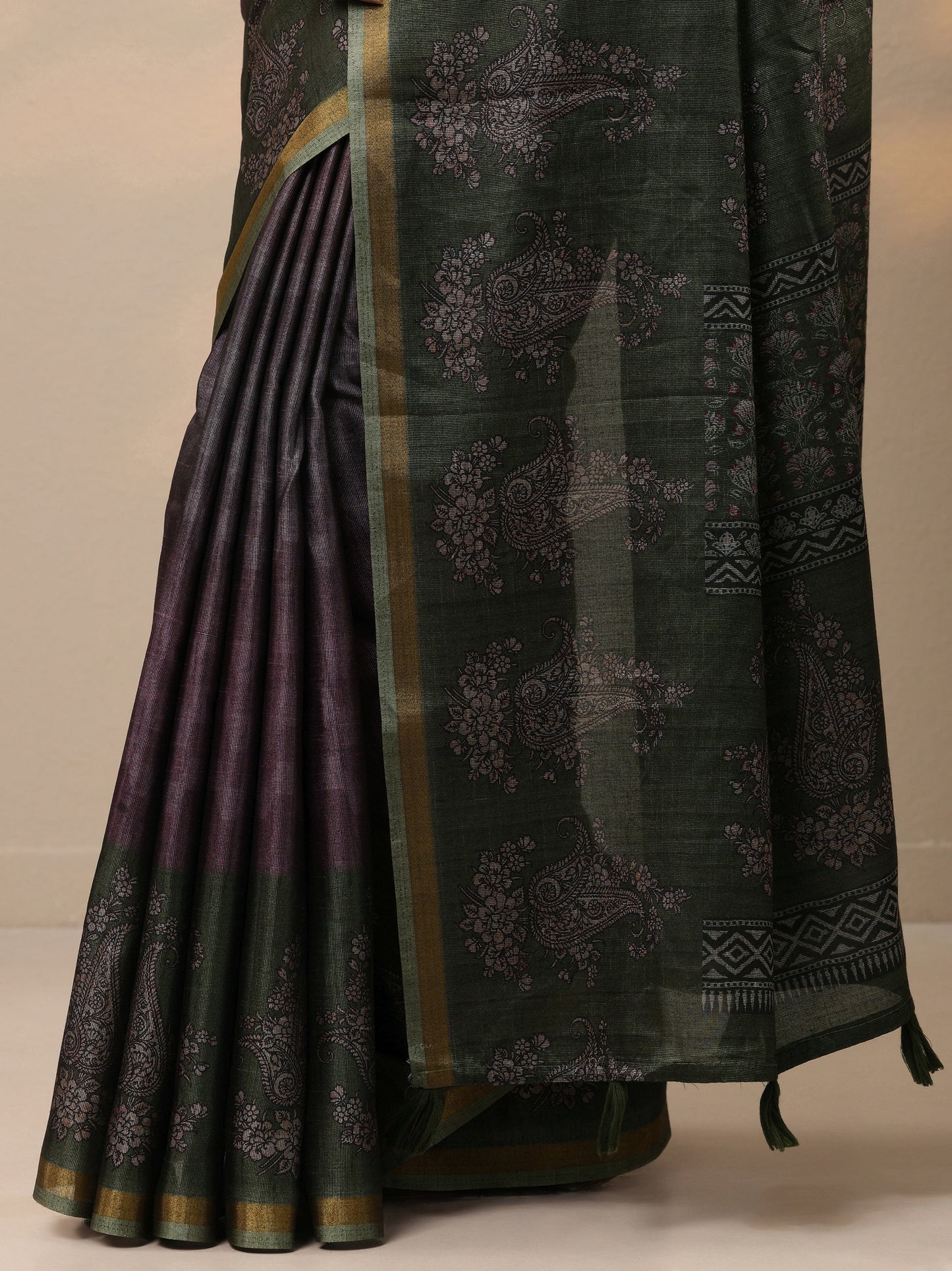 Purple Printed cotton blend Saree With Unstitched Blouse Piece