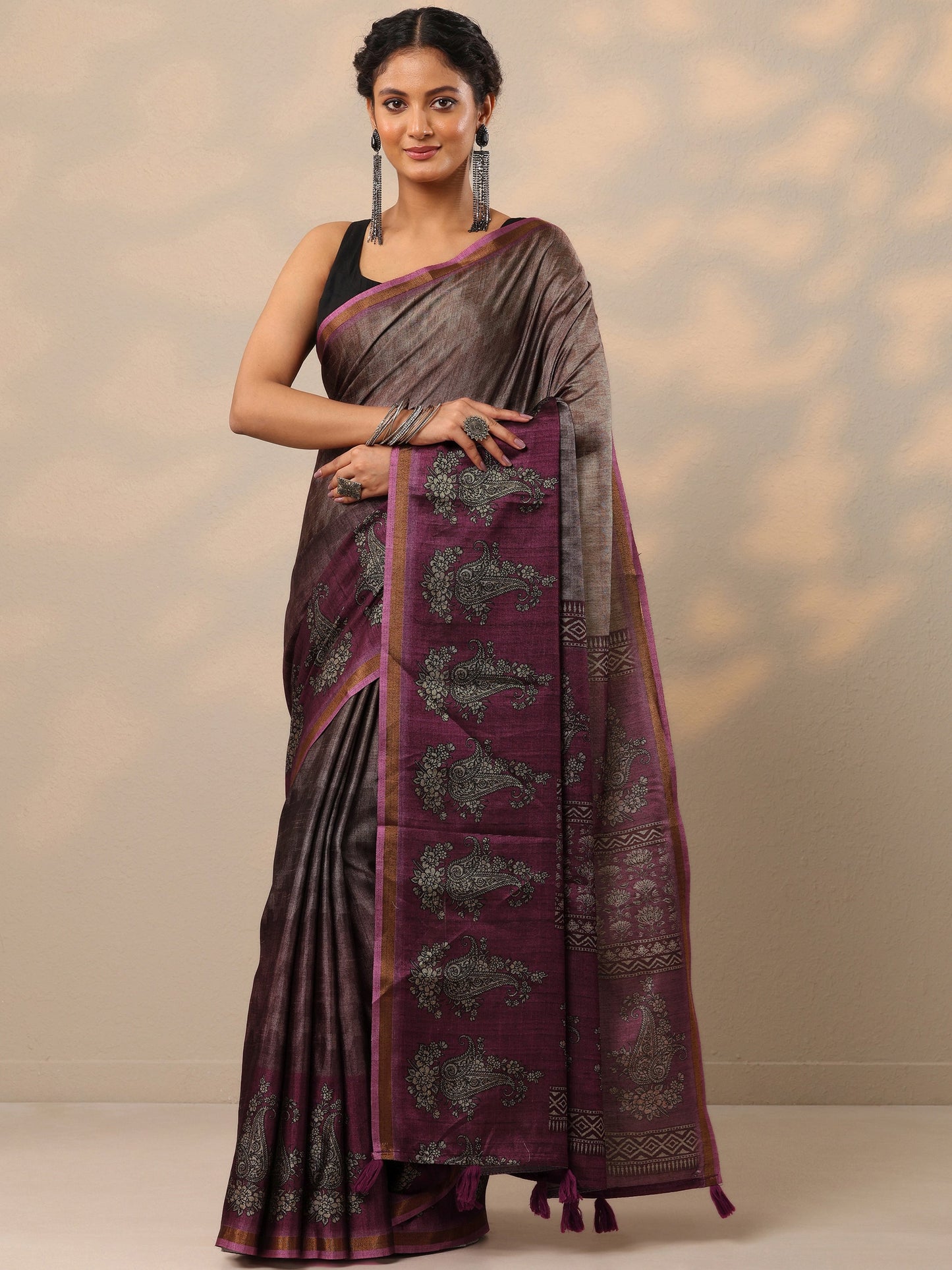 Brown Printed Cotton Blend Saree With Unstitched Blouse Piece