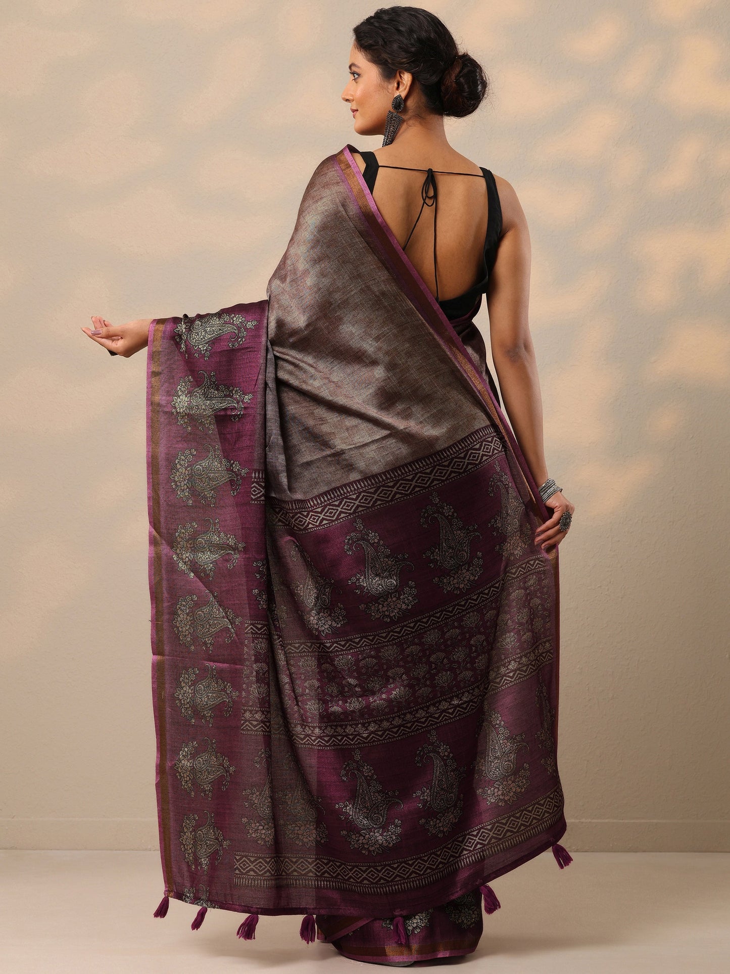 Brown Printed Cotton Blend Saree With Unstitched Blouse Piece