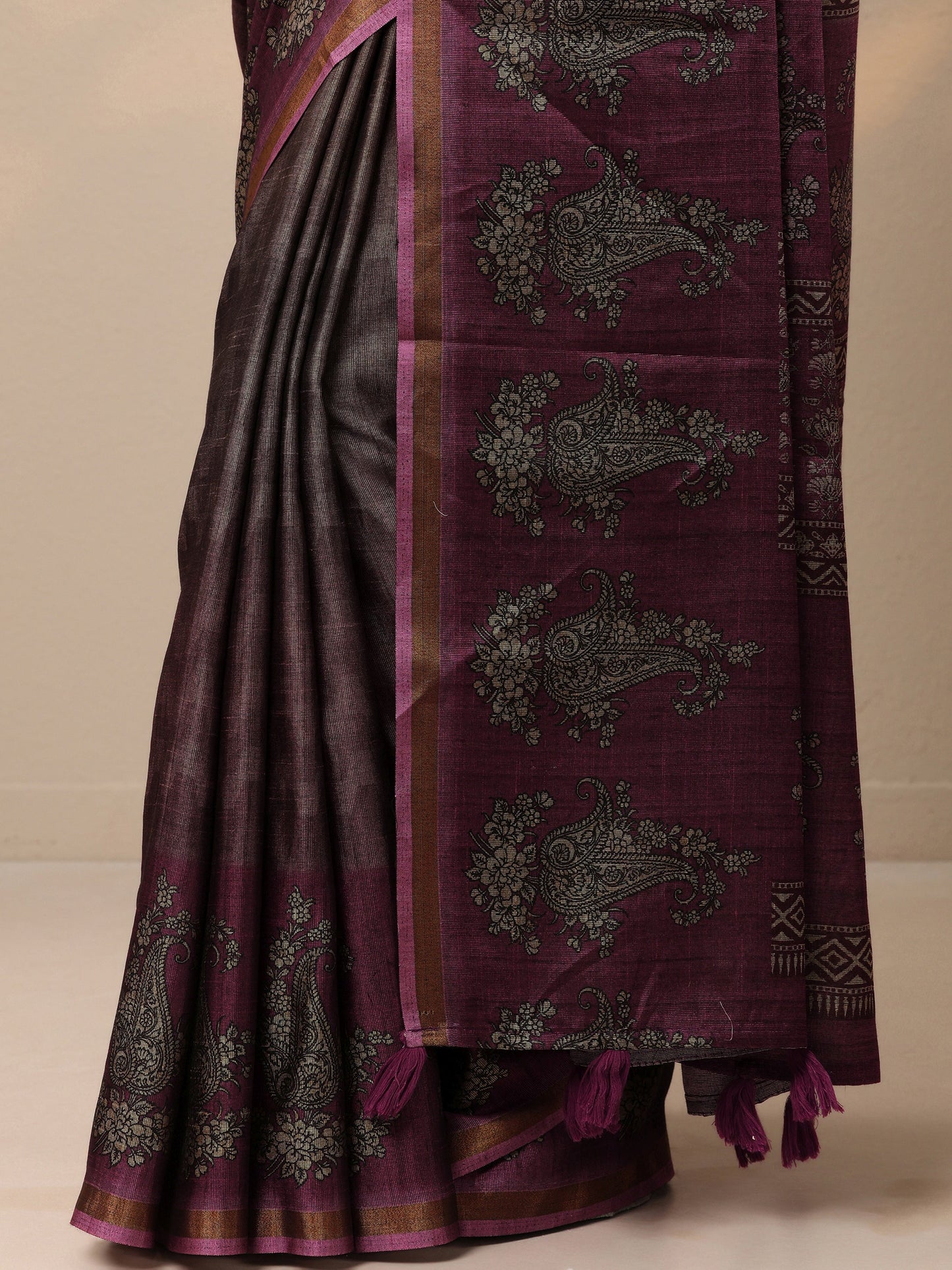 Brown Printed Cotton Blend Saree With Unstitched Blouse Piece