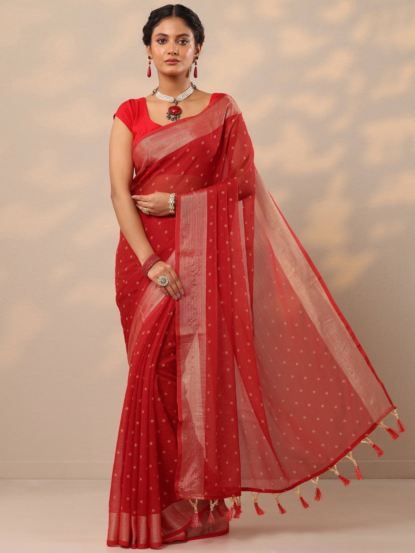 Red Printed Chiffon Saree With Unstitched Blouse Piece